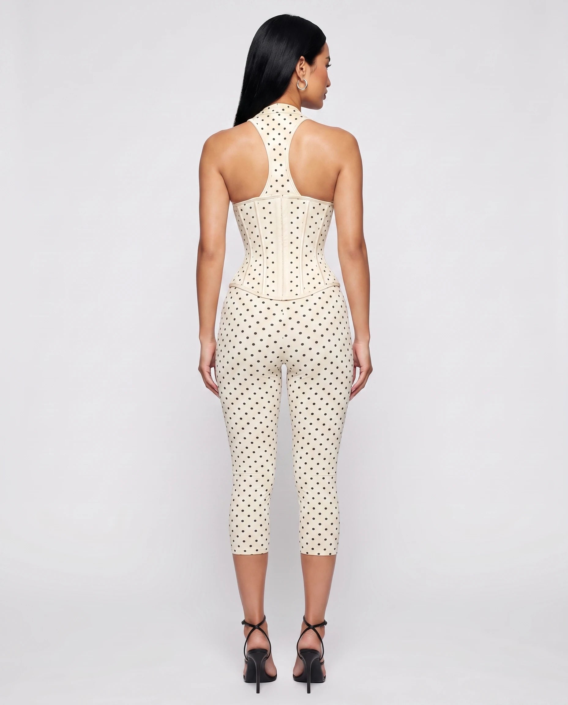 Combinaison moulante à corset Marlène – blanc à pois – vue de dos studio