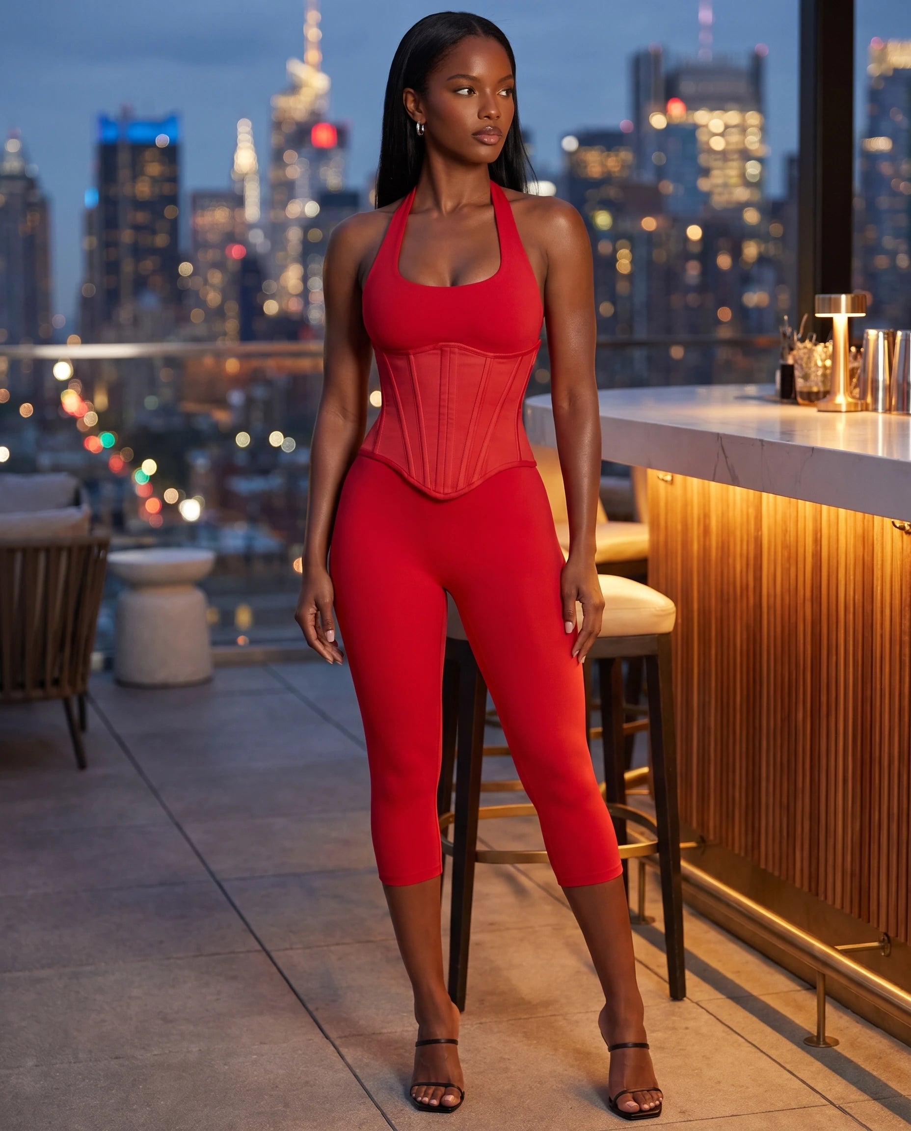 Combinaison moulante à corset Marlène – rouge – rooftop en soirée