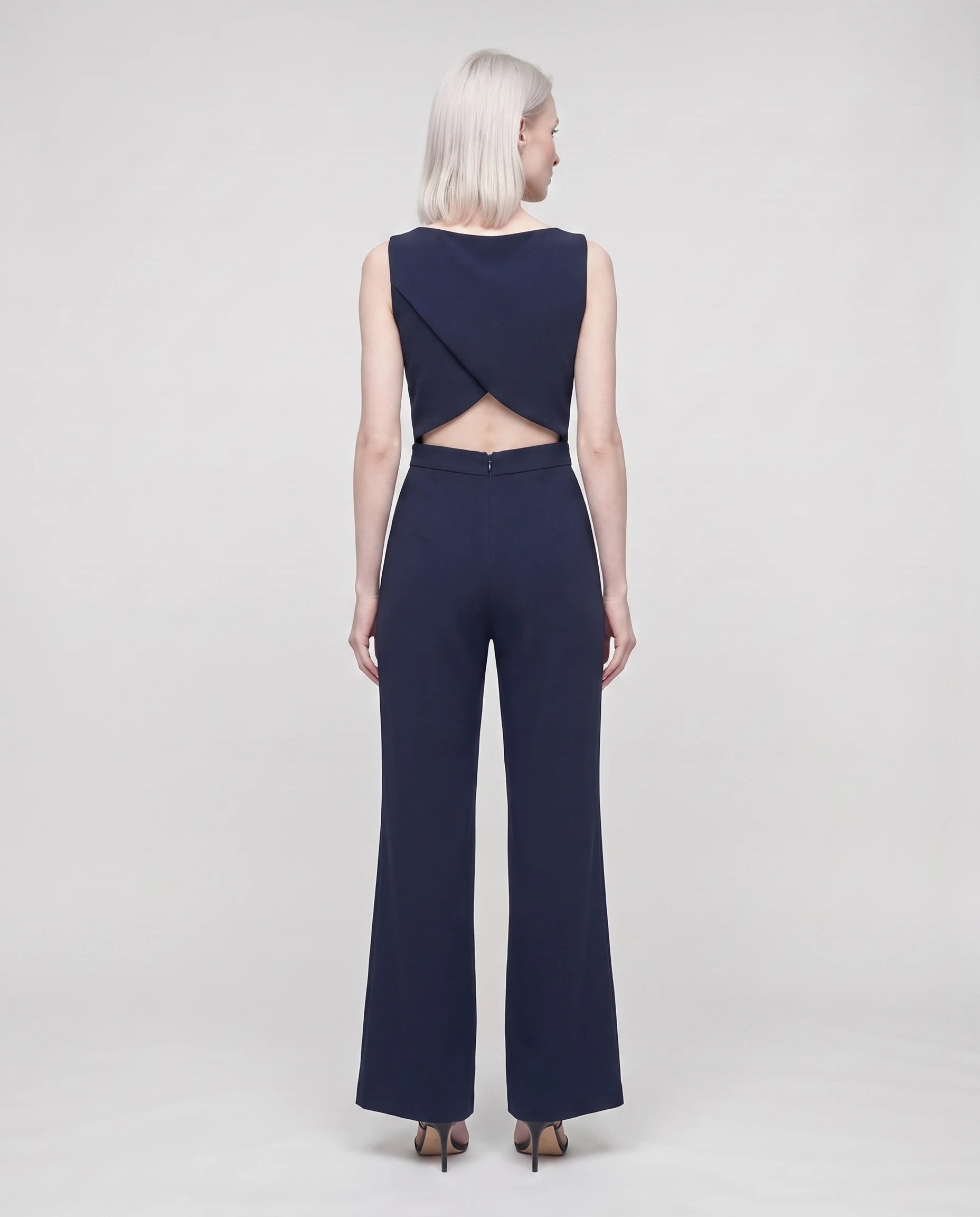 Combinaison fluide a dos ouvert Bleu Nuit, dos ouvert vue studio - Genevieve | Zolena