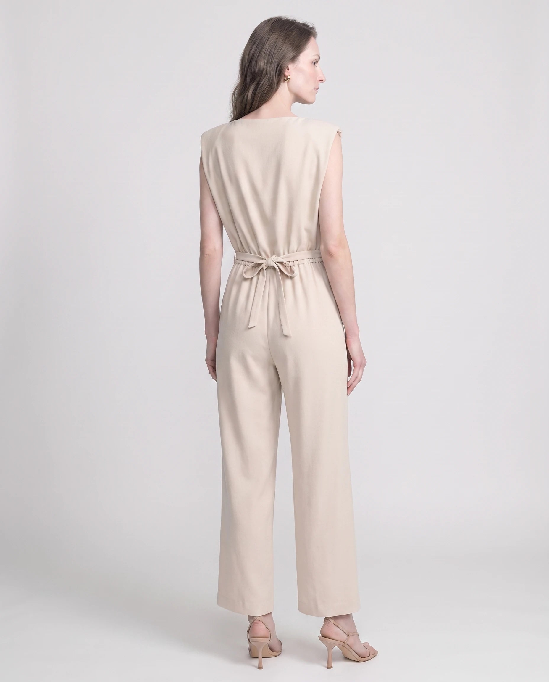 Combinaison drapée sans manches Sibylle, coloris Beige - studio dos