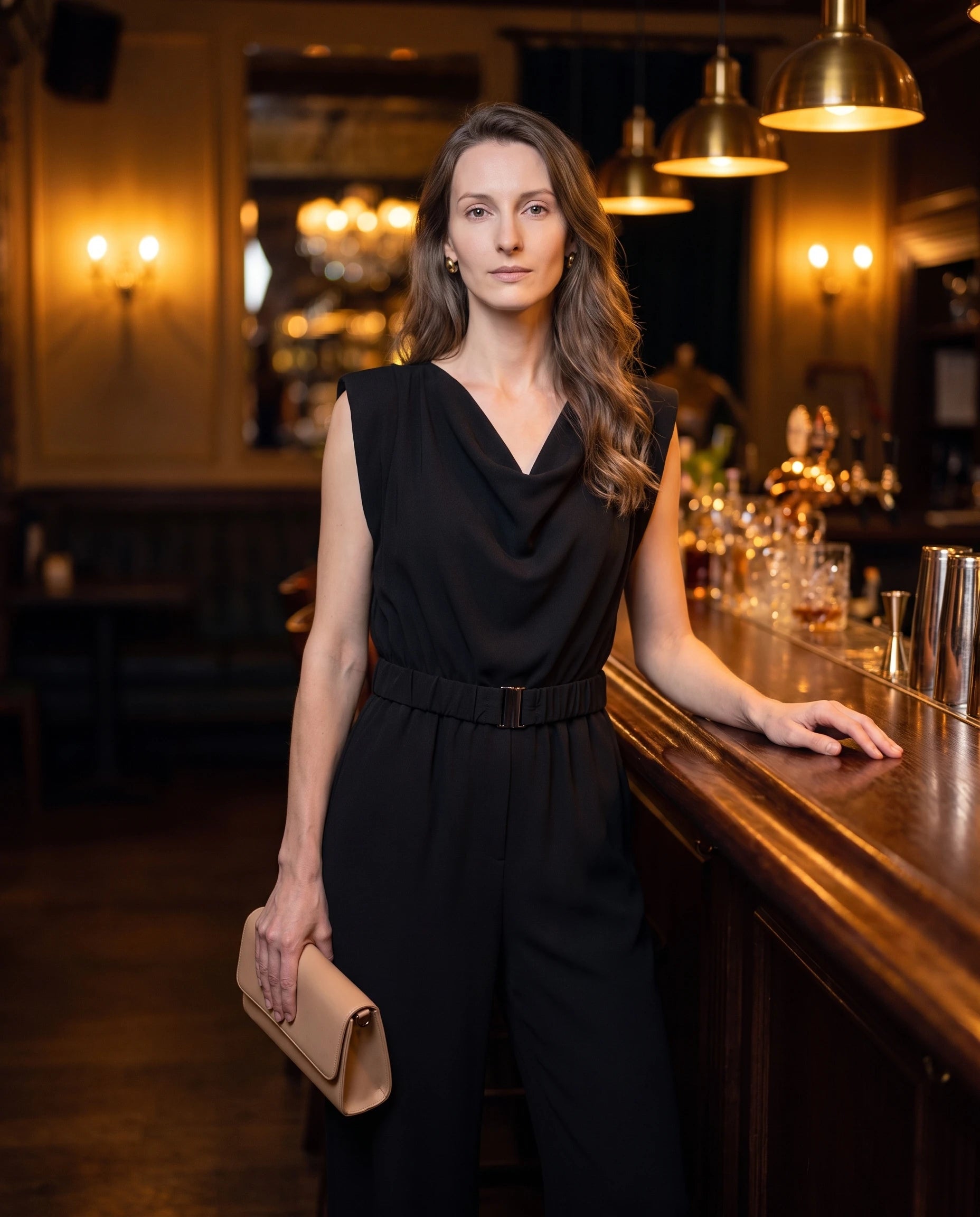 Combinaison drapée sans manches Sibylle, coloris Noir - lifestyle