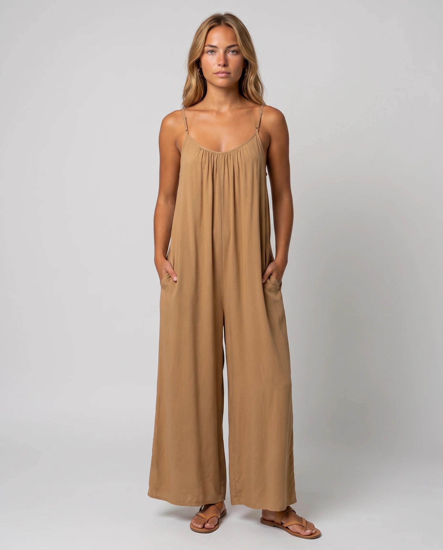 Combinaison fluide jambe large Séverine, coloris Camel, vue studio de face