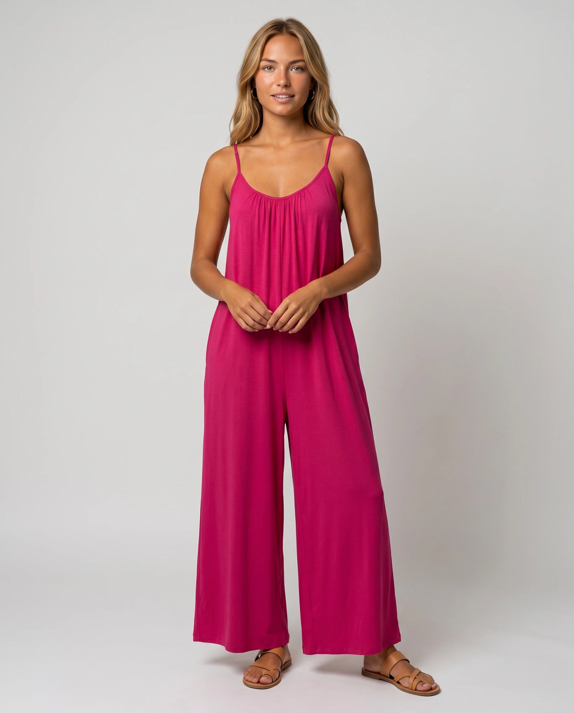 Combinaison fluide jambe large Séverine, coloris Rose Framboise, vue studio de face