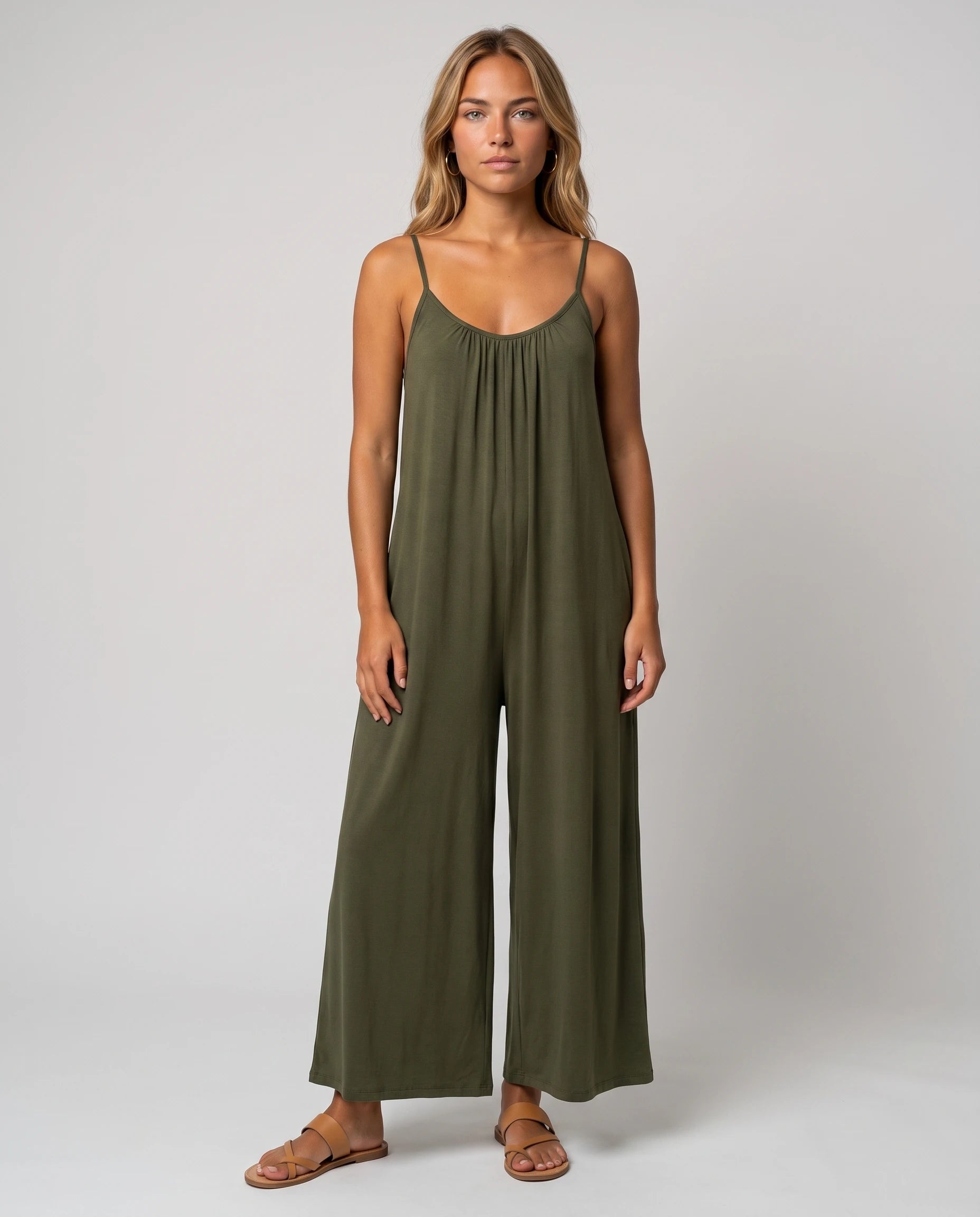 Combinaison fluide jambe large Séverine, coloris Vert Armée, vue studio de face