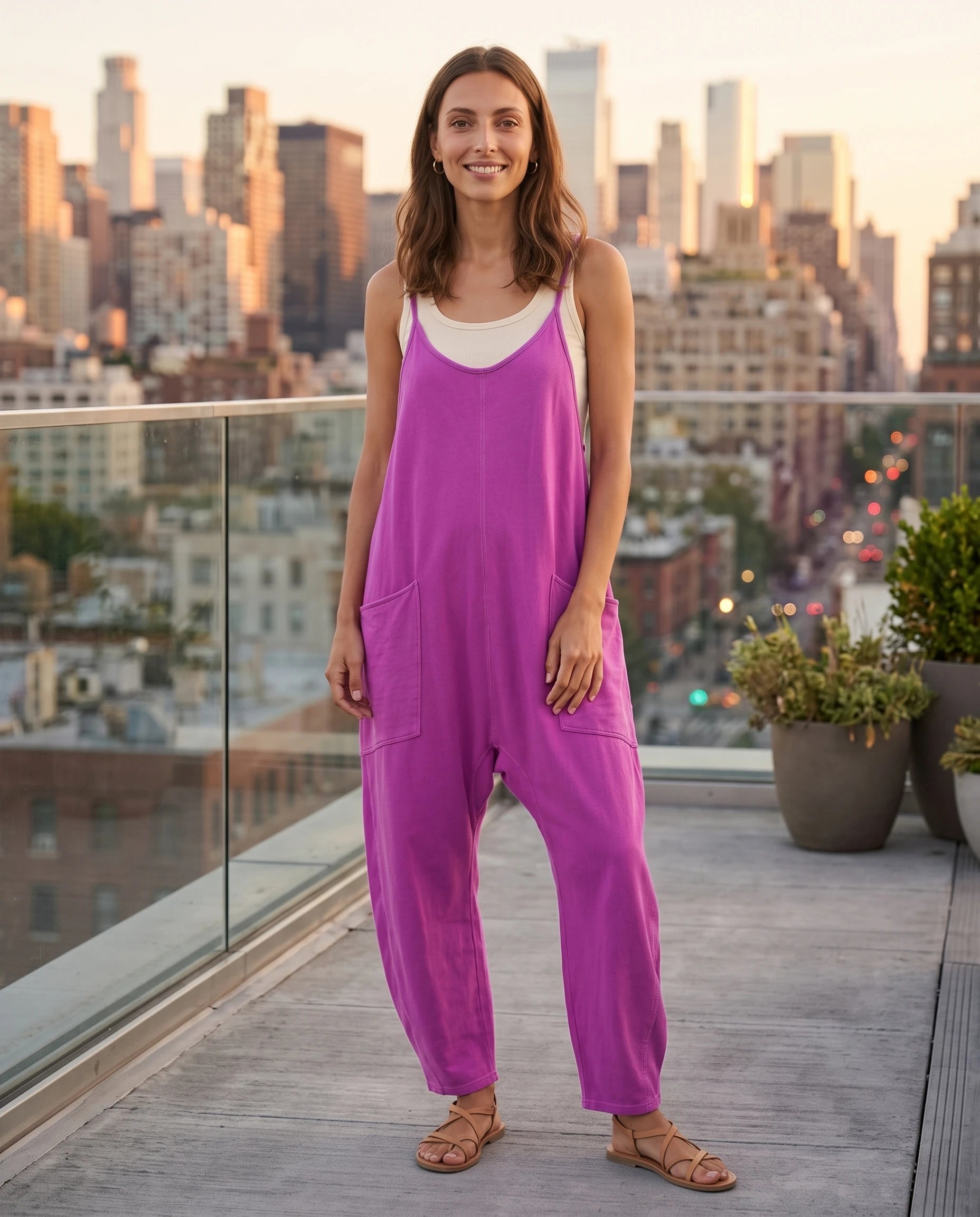 Combinaison ample à bretelles — Agathe - Fuchsia - lifestyle