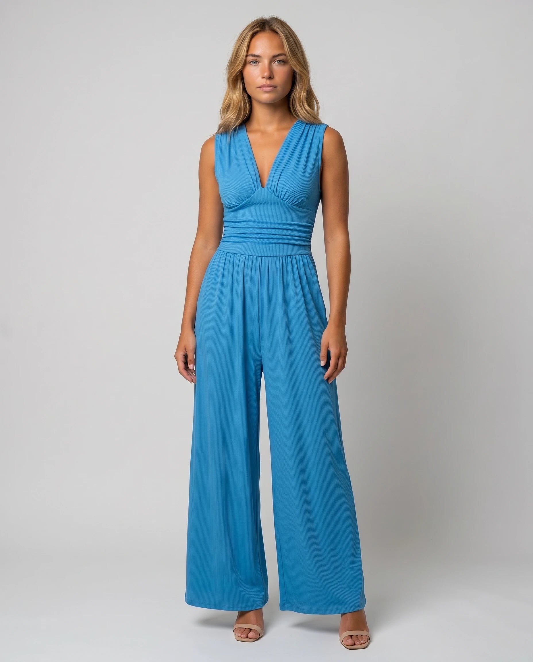 Combinaison large fluide col V — Romane - Bleu Azur - studio face
