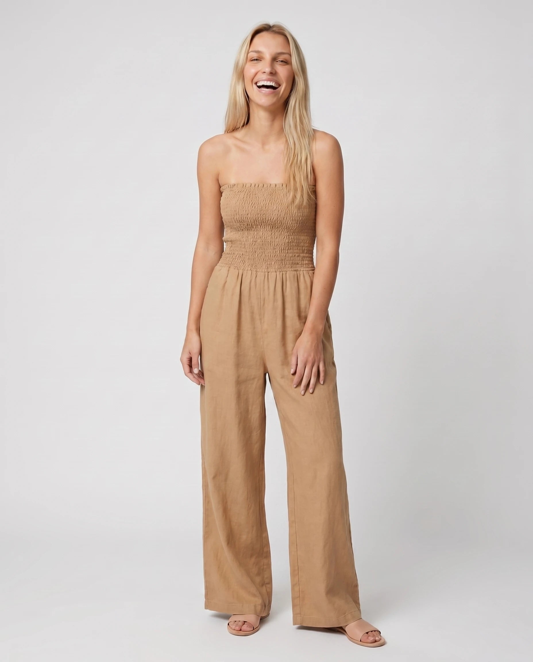 Combinaison bandeau en lin camel, jambe large — Lucile - vue studio, face