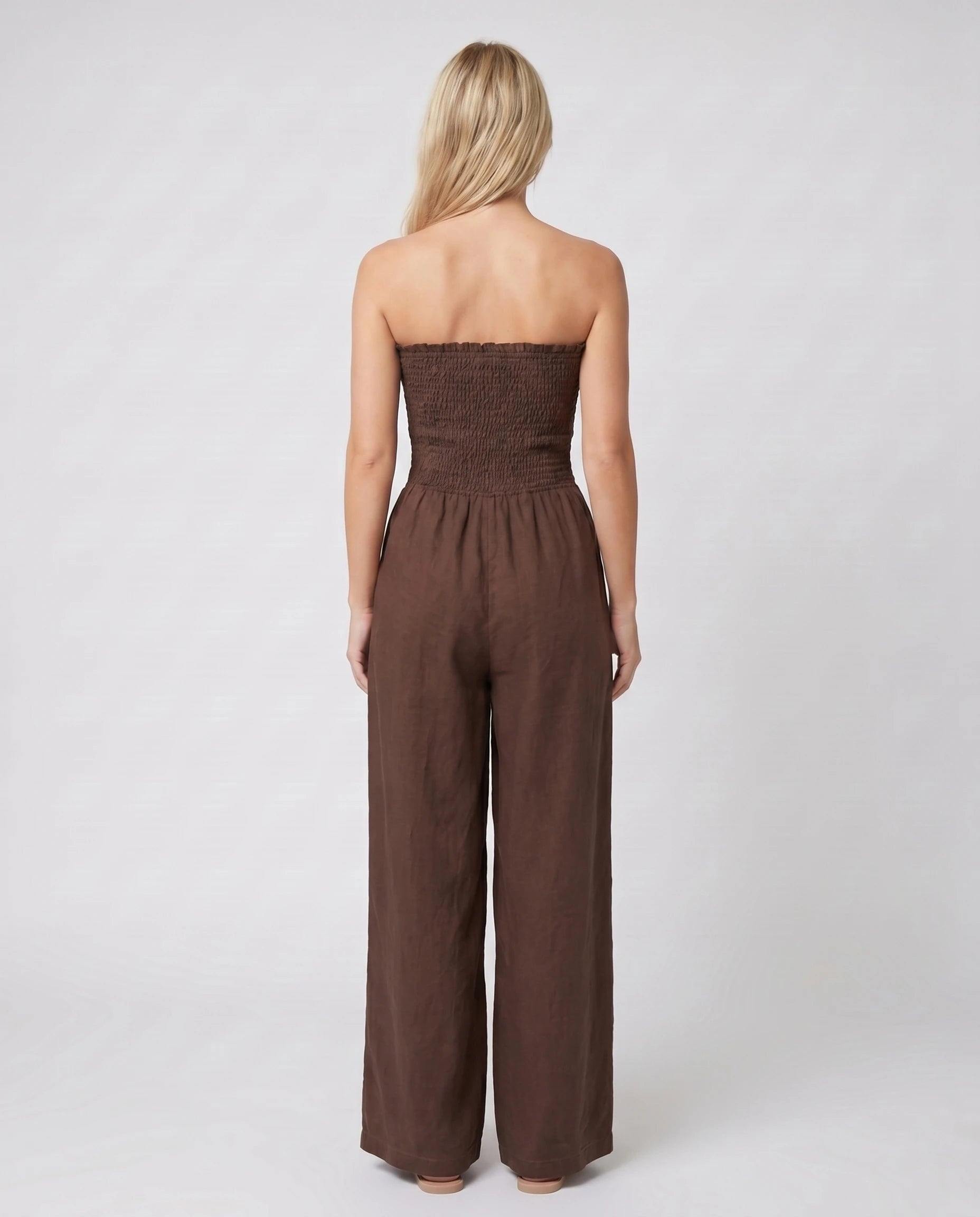 Combinaison bandeau en lin chocolat foncé, jambe large — Lucile - vue studio, dos