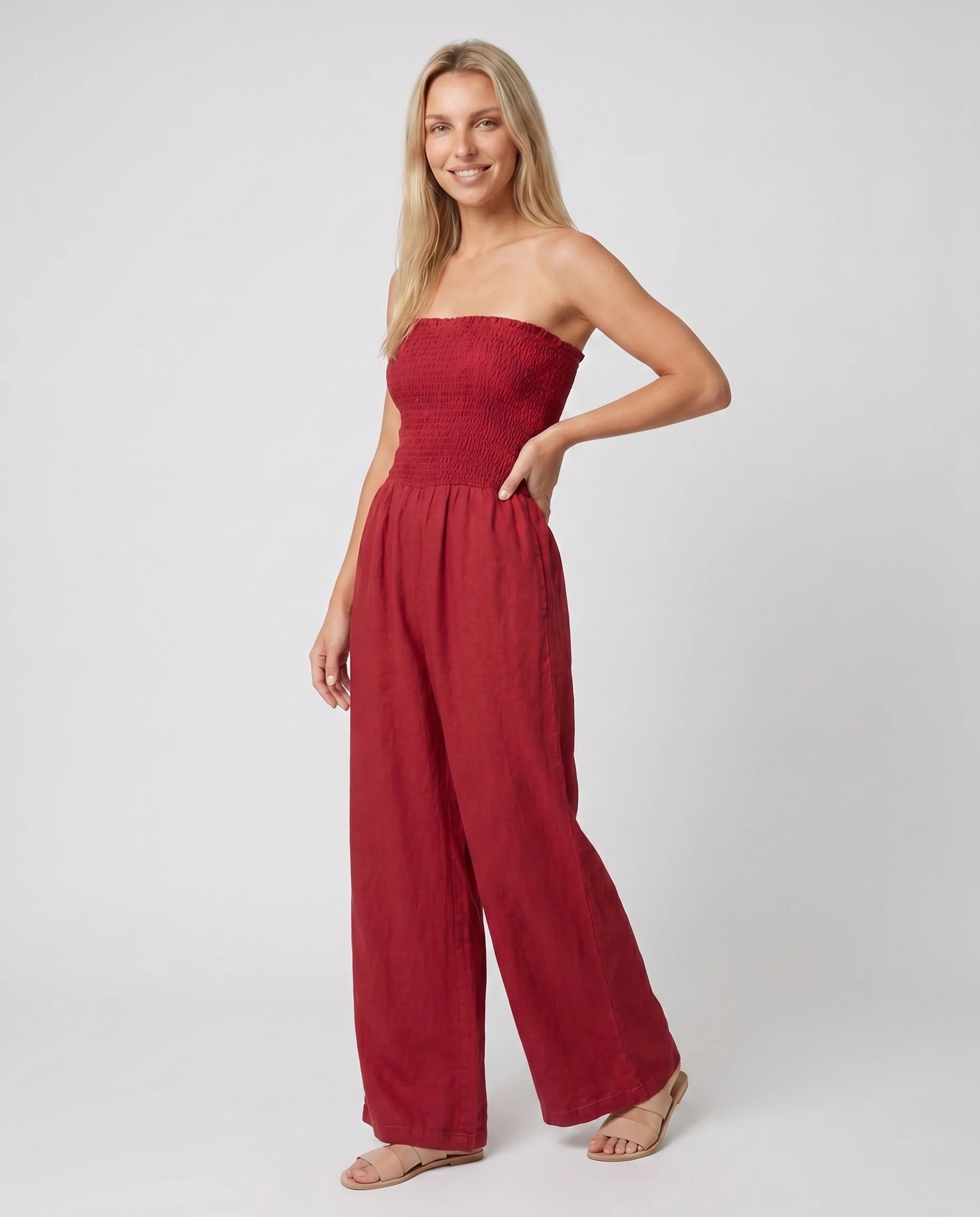 Combinaison bandeau en lin rouge, jambe large — Lucile - vue studio, face
