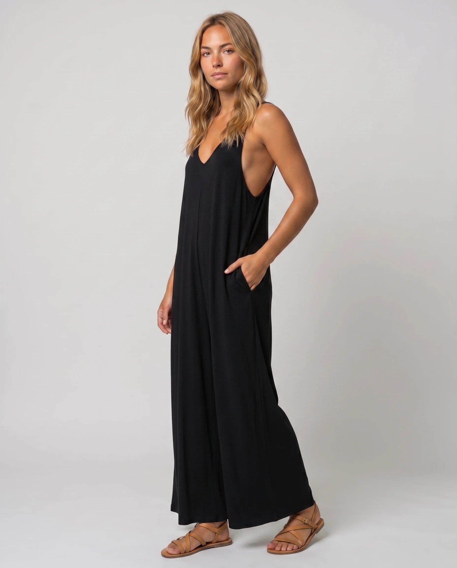 Combinaison ample jambe large Suzon - Noir - studio trois quarts