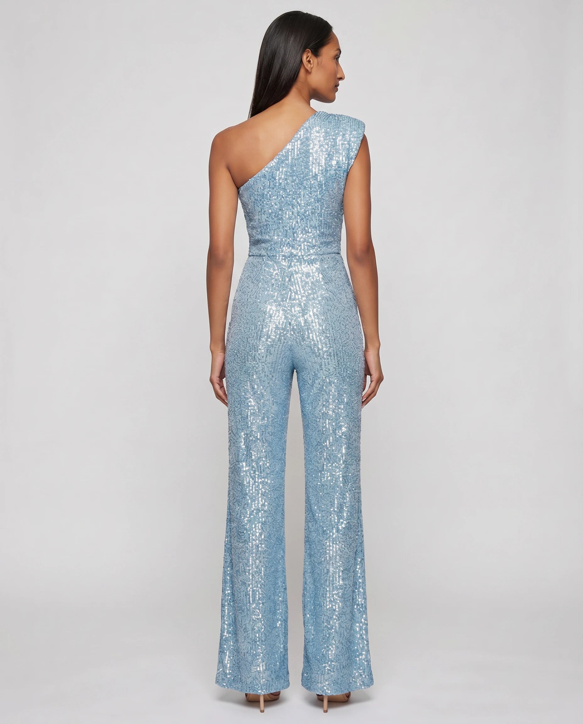 Combinaison à paillettes une épaule Estelle, coloris Bleu Ciel, vue de dos studio