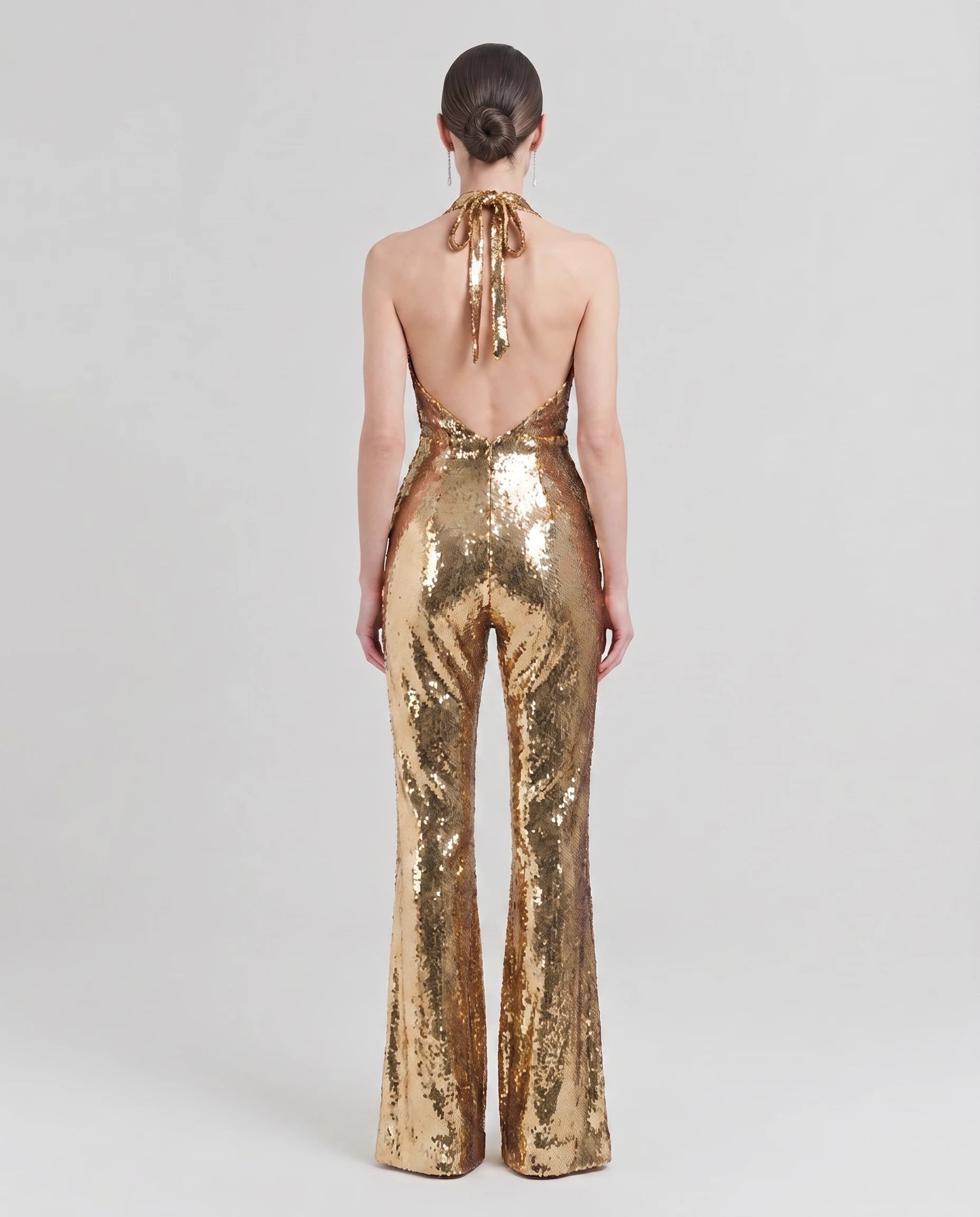 Combinaison a paillettes Or, dos entierement ouvert vue studio - Liane | Zolena