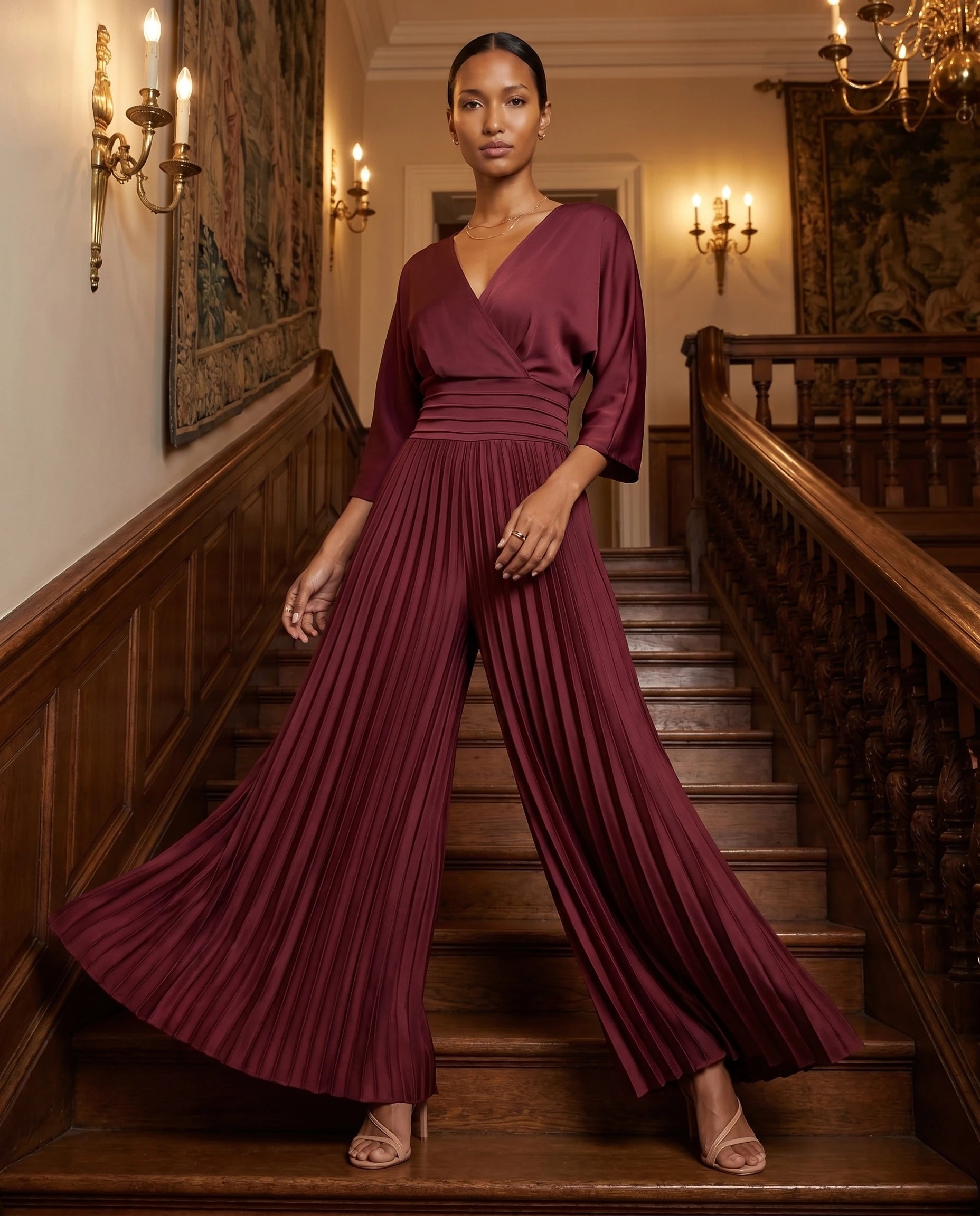 Combinaison habillee plissee Berenice Bordeaux - portee sur un escalier