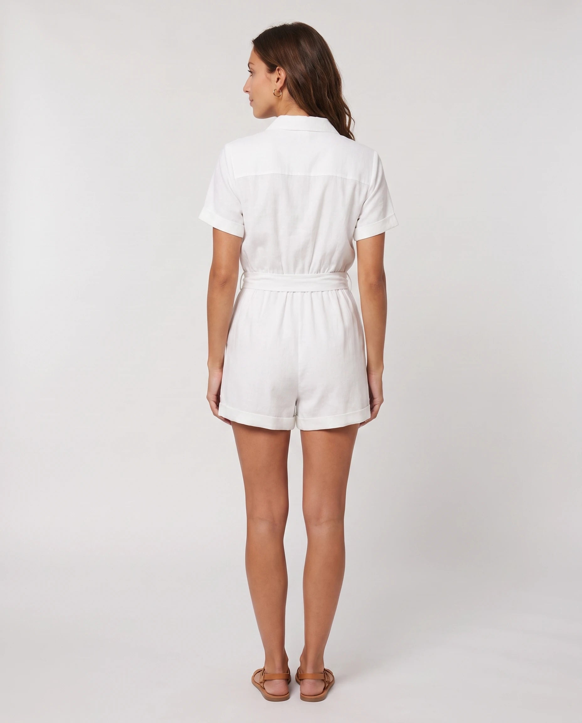 Combishort col chemise ceinturé Blanc, vue de dos studio — Clémentine | Zolena