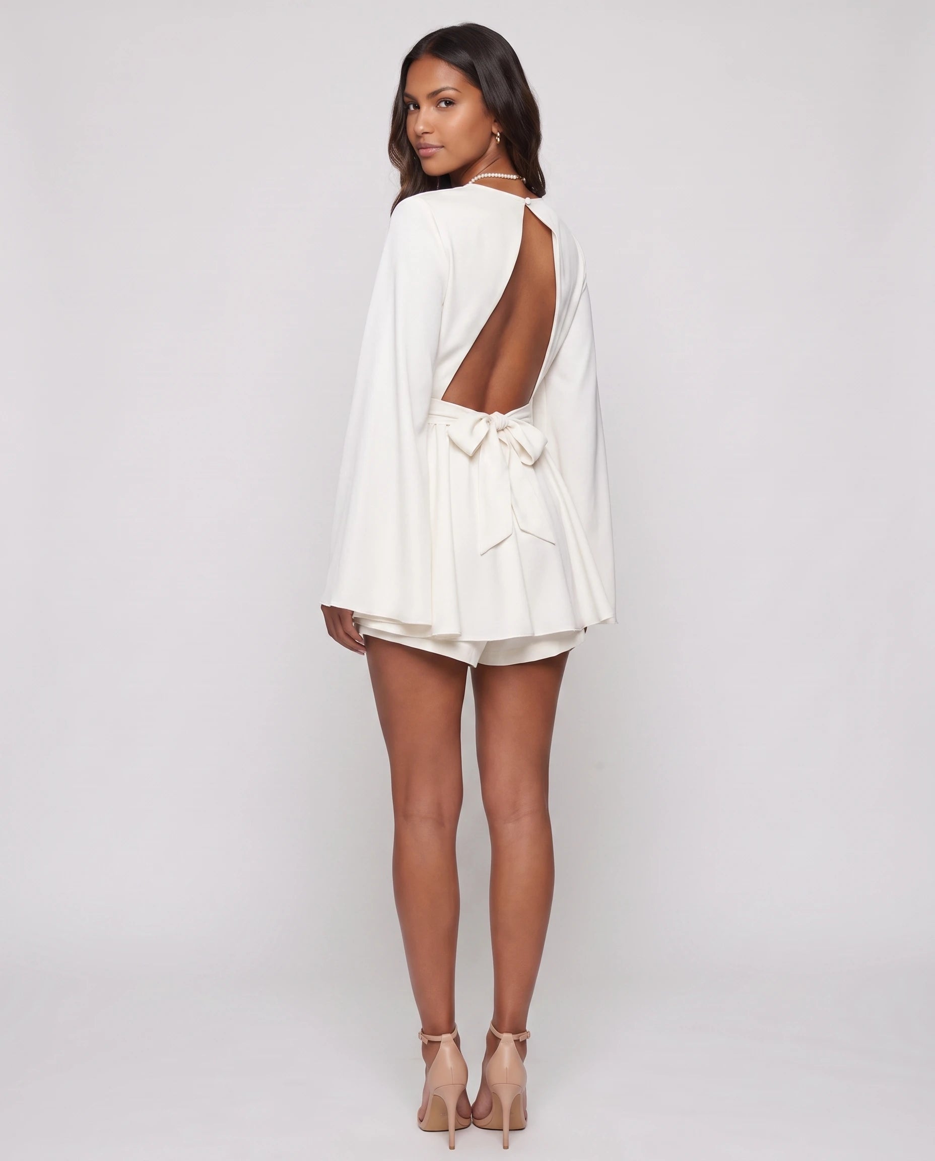 Combishort manches longues effet robe Calypso, coloris Blanc, dos nu en studio