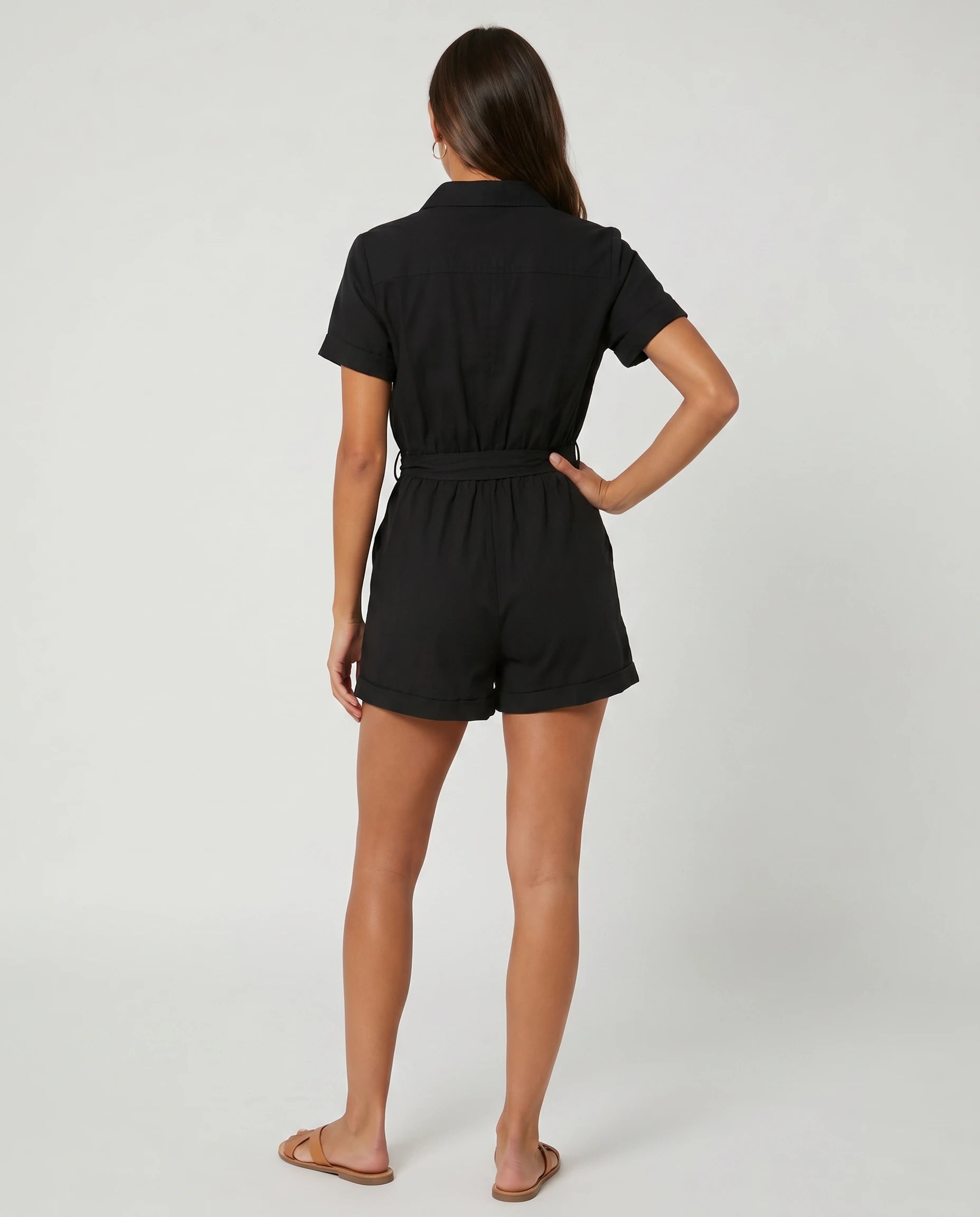 Combishort col chemise ceinturé Noir, vue de dos studio — Clémentine | Zolena