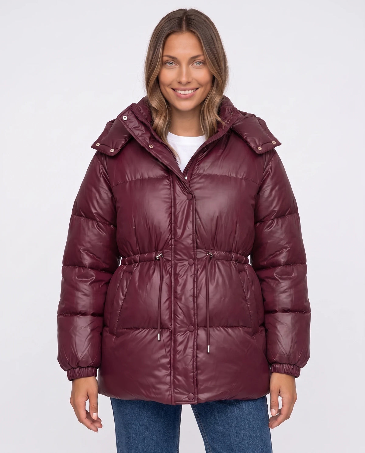 Glänzende Steppjacke Armeline in Bordeauxrot, Nahaufnahme von vorn