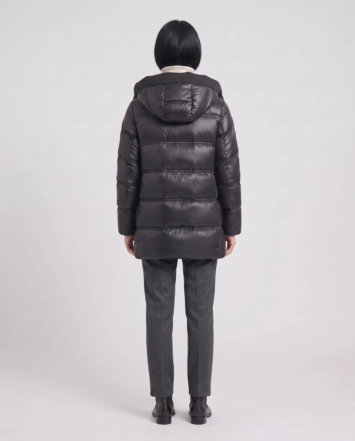 Glänzende Steppjacke mit Kapuze Vera in Schwarz, Rückansicht mit Kapuze