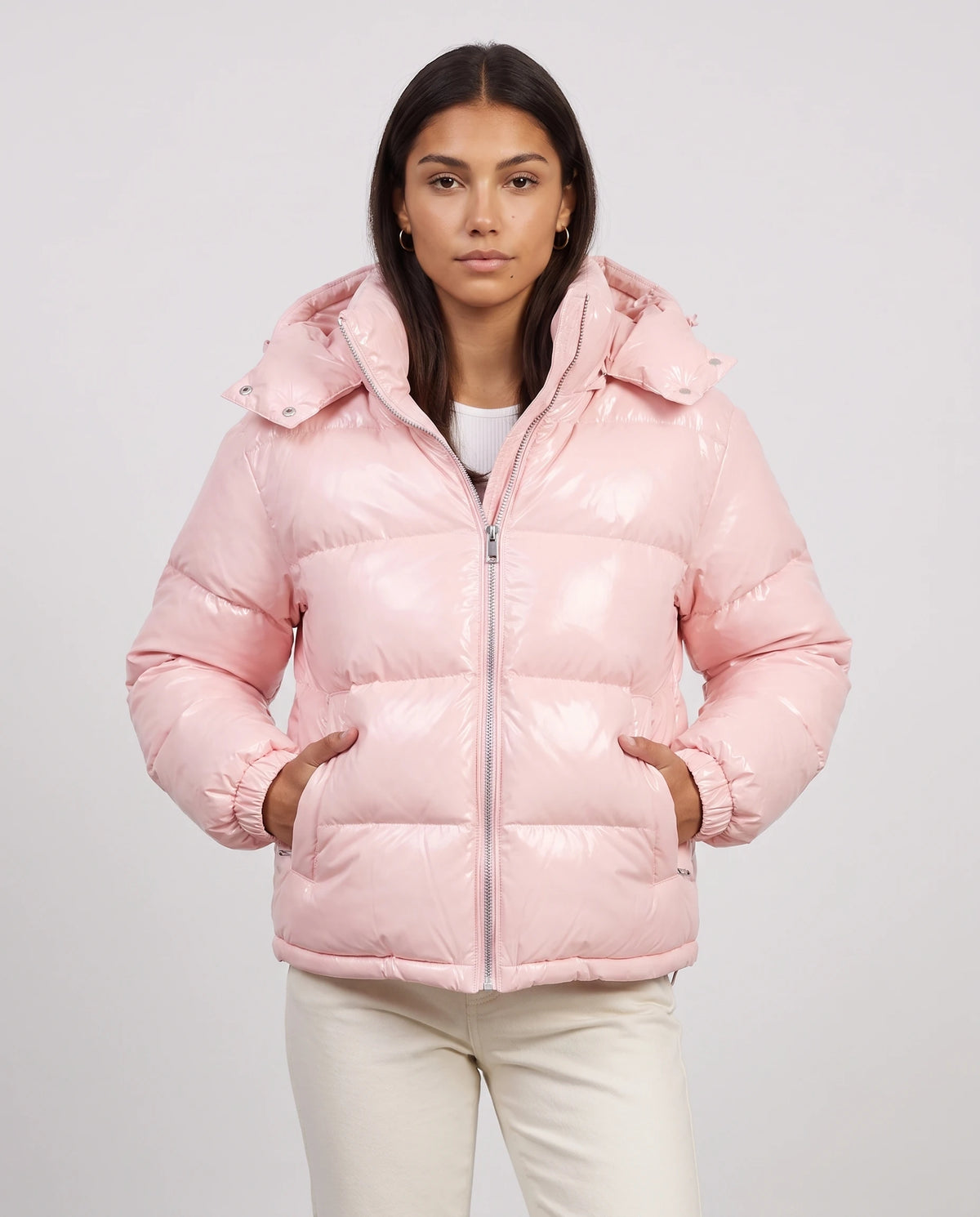 Doudoune courte brillante Tessa en Rose, plan rapproché de face
