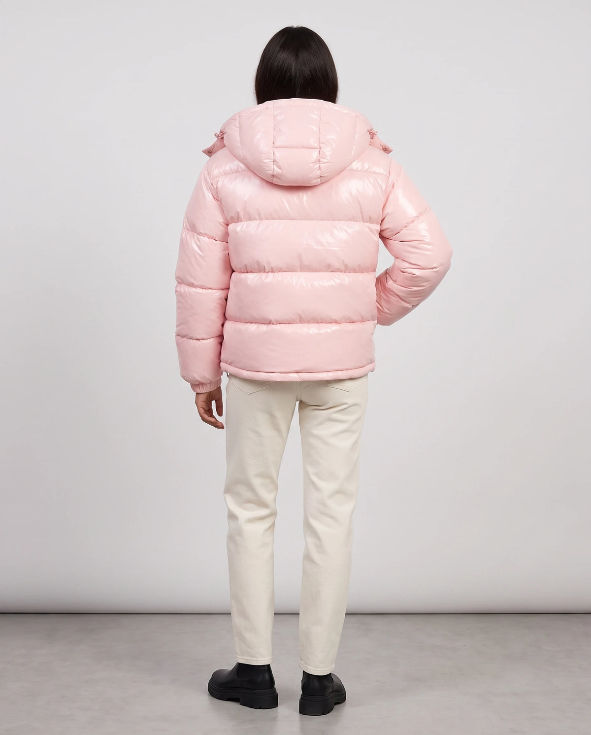 Doudoune courte brillante Tessa en Rose, vue de dos avec capuche