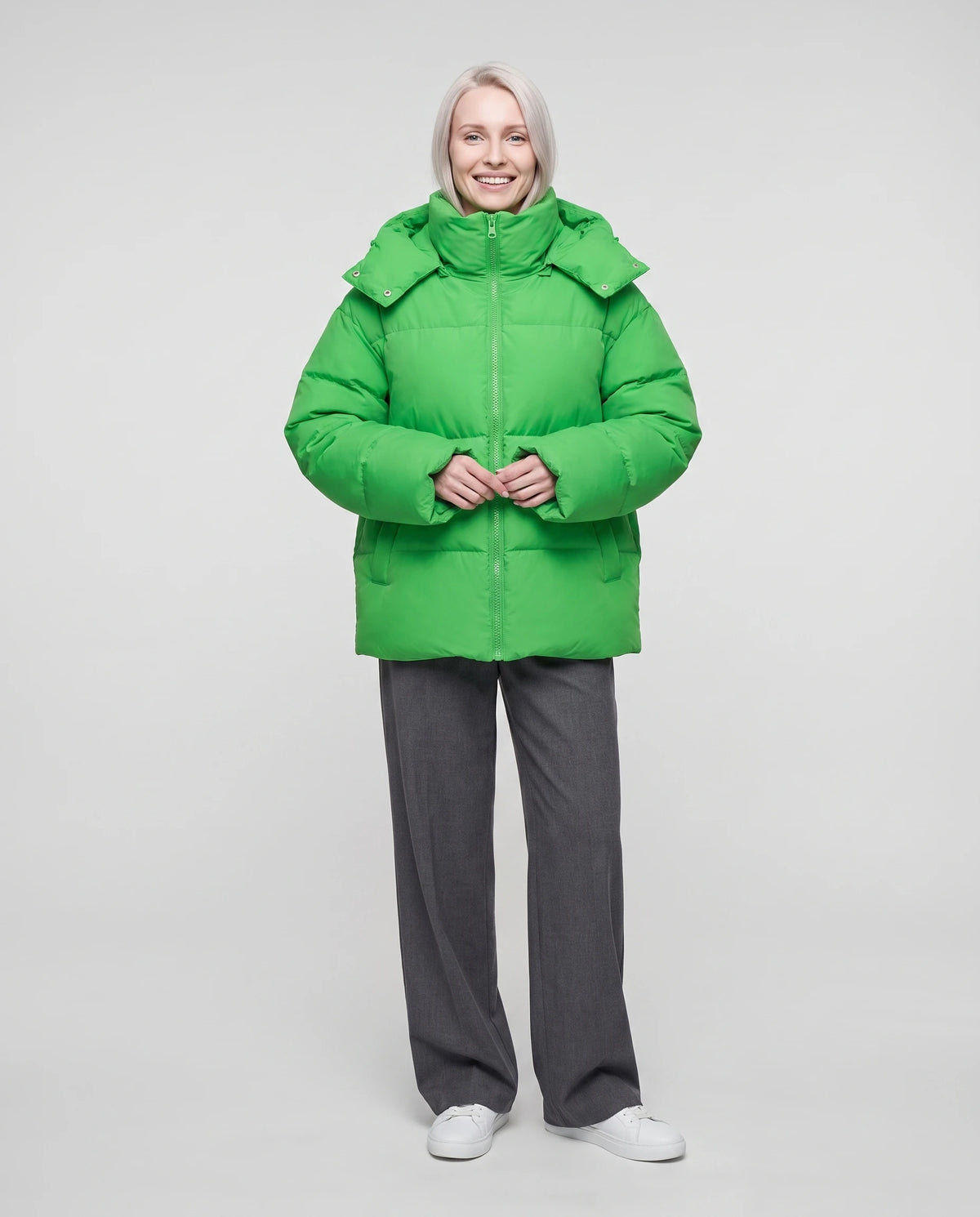 Oversize-Steppjacke mit Stehkragen Amicie in Grün, Vorderansicht in ganzer Länge