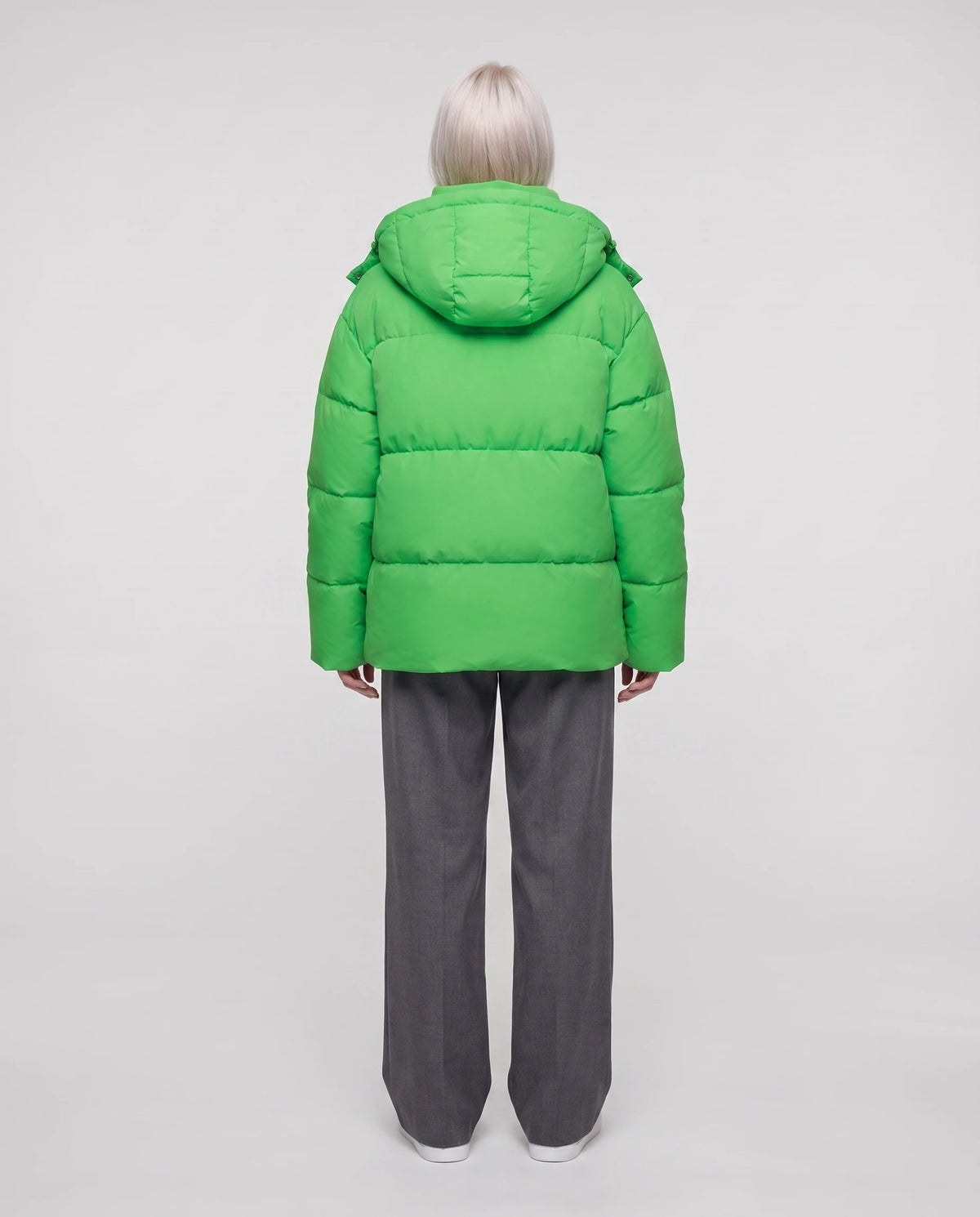 Oversize-Steppjacke Amicie in Grün, Rückansicht mit abnehmbarer Kapuze