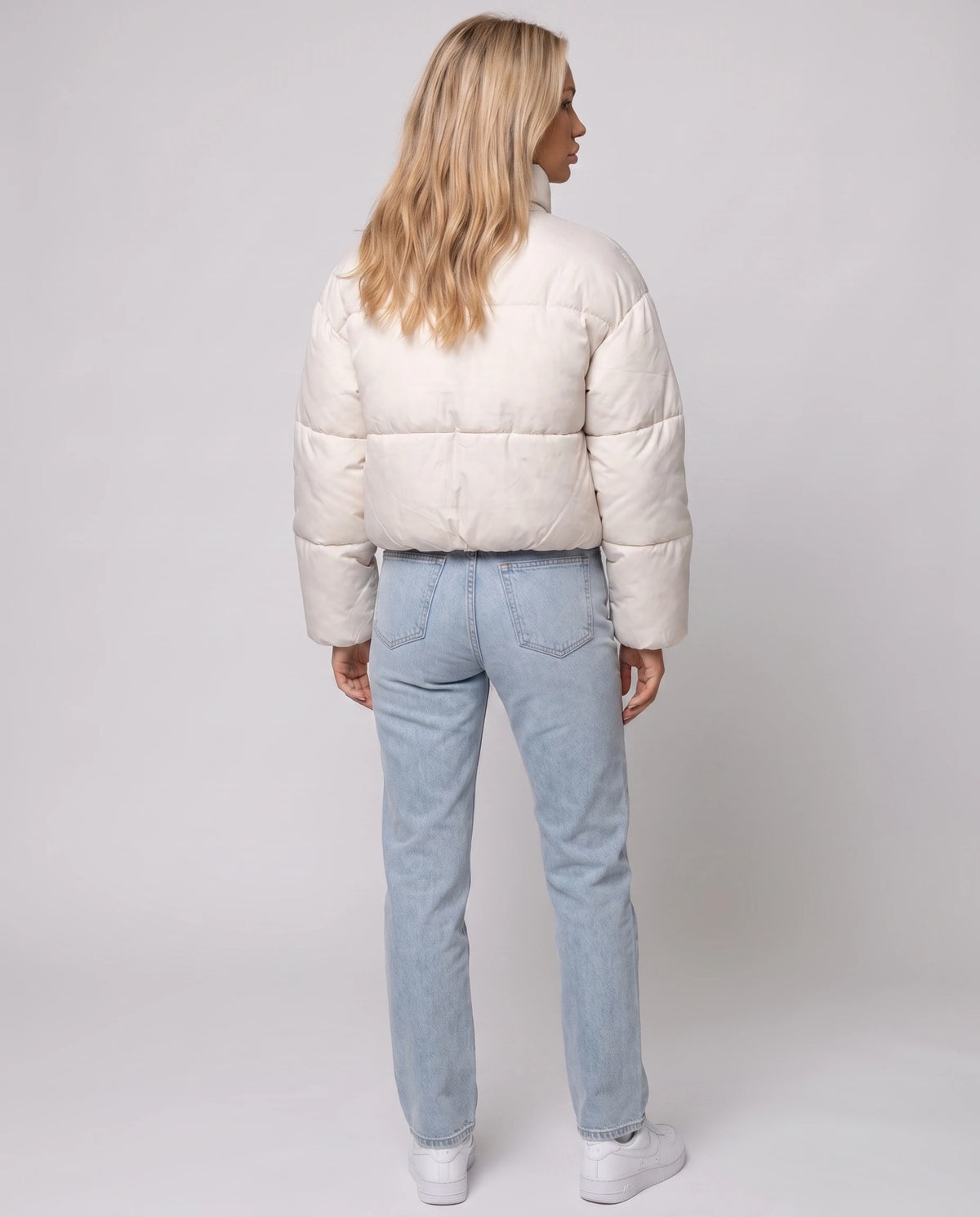 Kurze Steppjacke mit Stehkragen Odeline in Ecru, Rückansicht