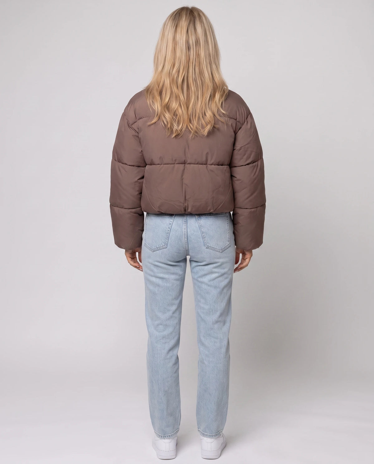 Kurze Steppjacke mit Stehkragen Odeline in Braun, Rückansicht