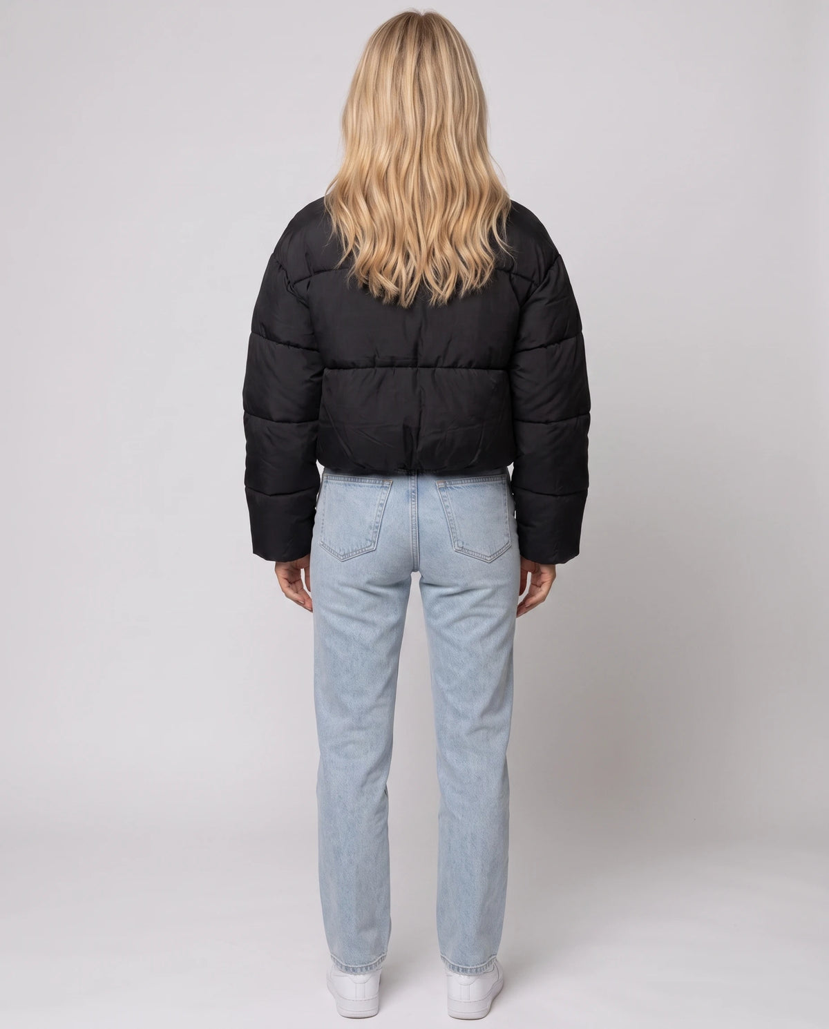 Kurze Steppjacke mit Stehkragen Odeline in Schwarz, Rückansicht