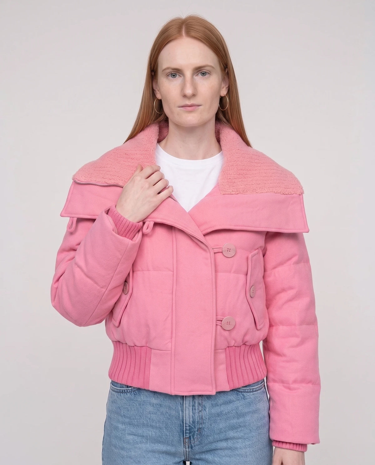 Doudoune courte à col tricot boutonnée Livie en Rose Bonbon, plan rapproché de face