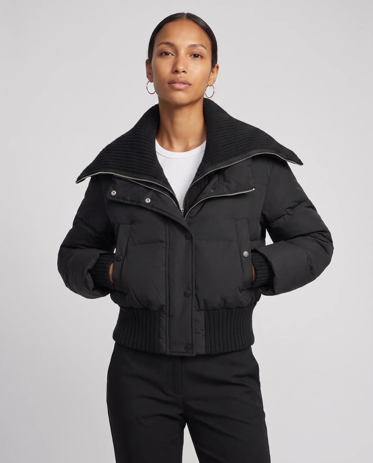 Doudoune courte à col tricot Nella en Noir, plan rapproché de face