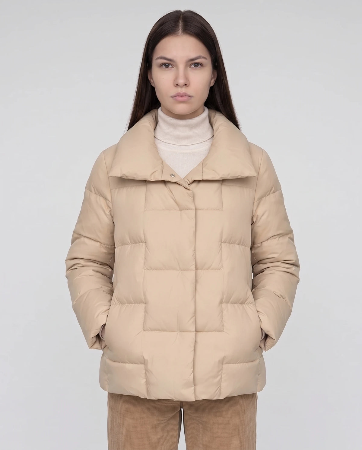 Doudoune courte à grand col et gros carreaux Stéphanie en Beige, plan rapproché, fermée, grand col rabattu