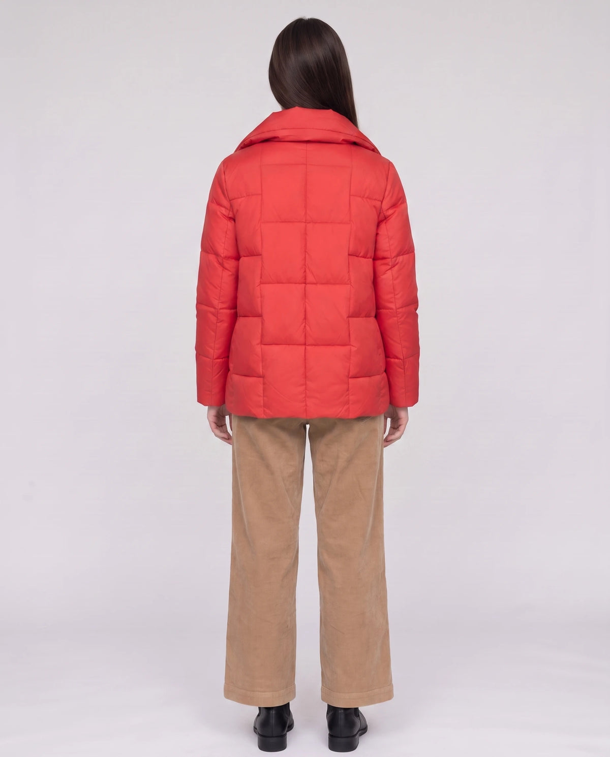 Kurze Steppjacke mit grossem Kragen und grossen Karos Stéphanie in Rot, Rückansicht, grosse Karos, Kragen umgelegt