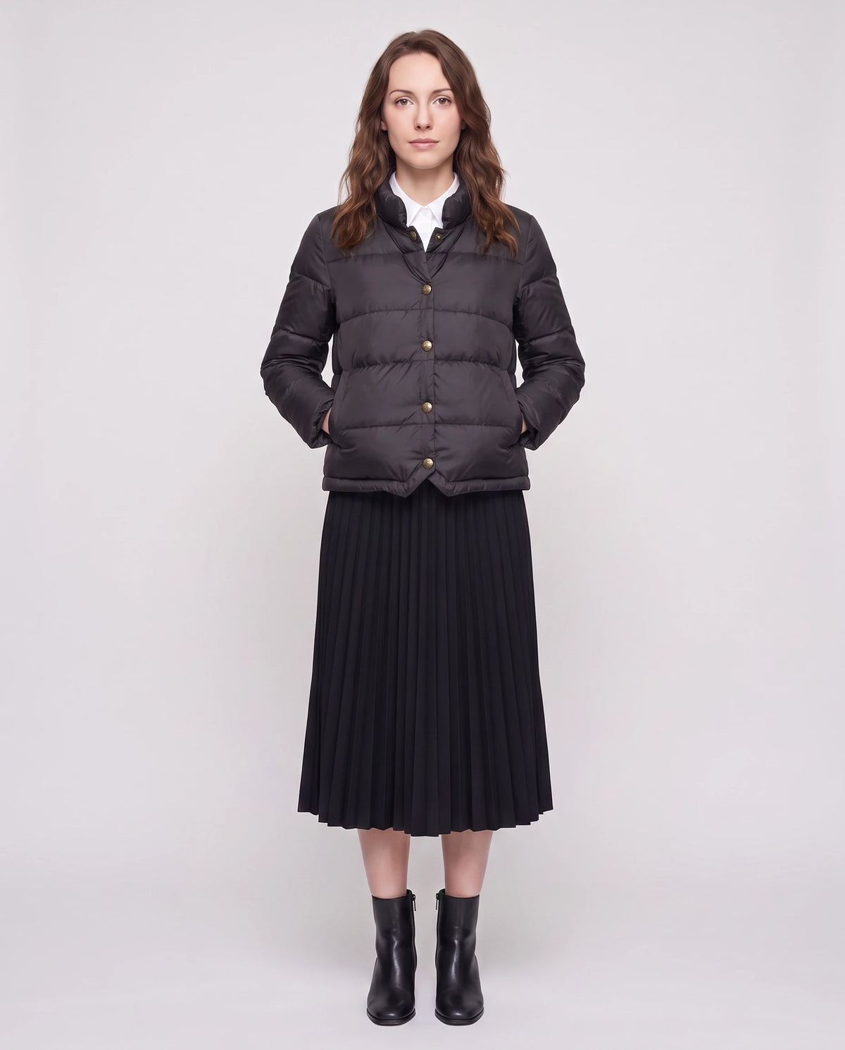 Doudoune courte légère façon blouson à pressions Christelle en Noir, vue de face en pied, pressionnée