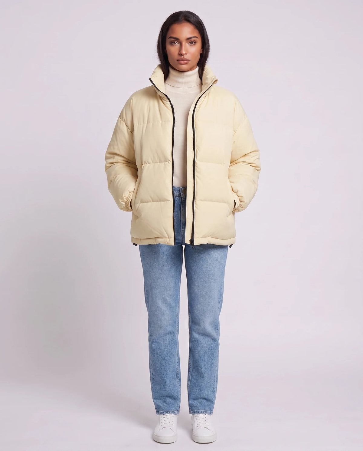 Doudoune courte oversize col montant zip contrasté Alice en Crème, plan rapproché de face, col montant remonté