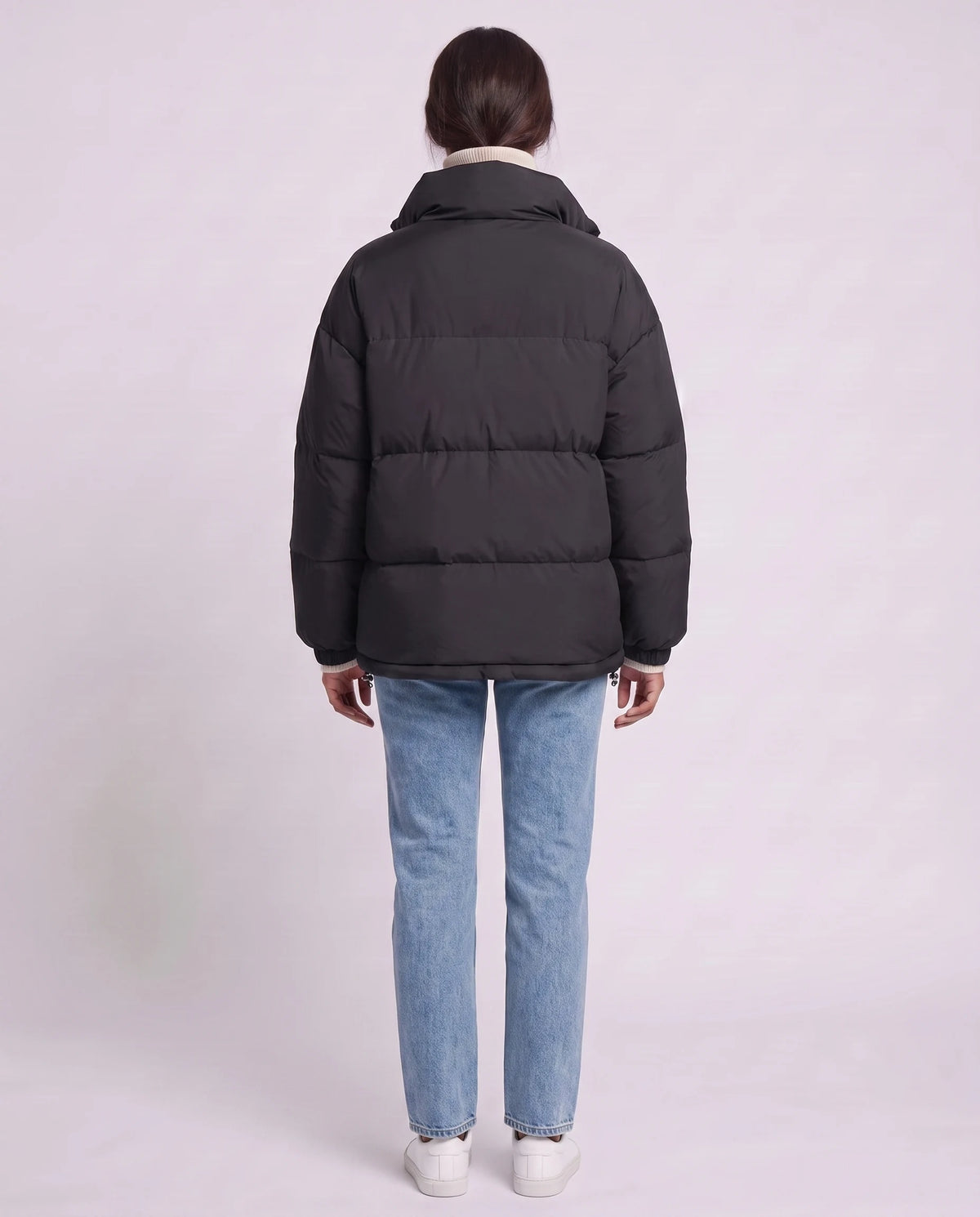 Doudoune courte oversize col montant zip contrasté Alice en Noir, vue de dos, caissons horizontaux