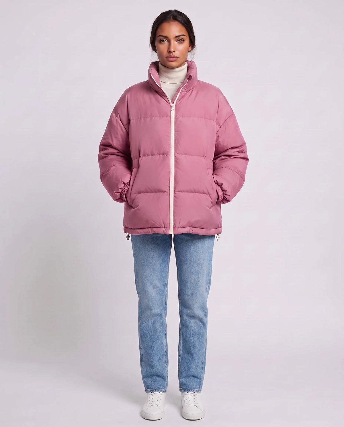 Doudoune courte oversize col montant zip contrasté Alice en Rose, plan rapproché de face, col montant remonté