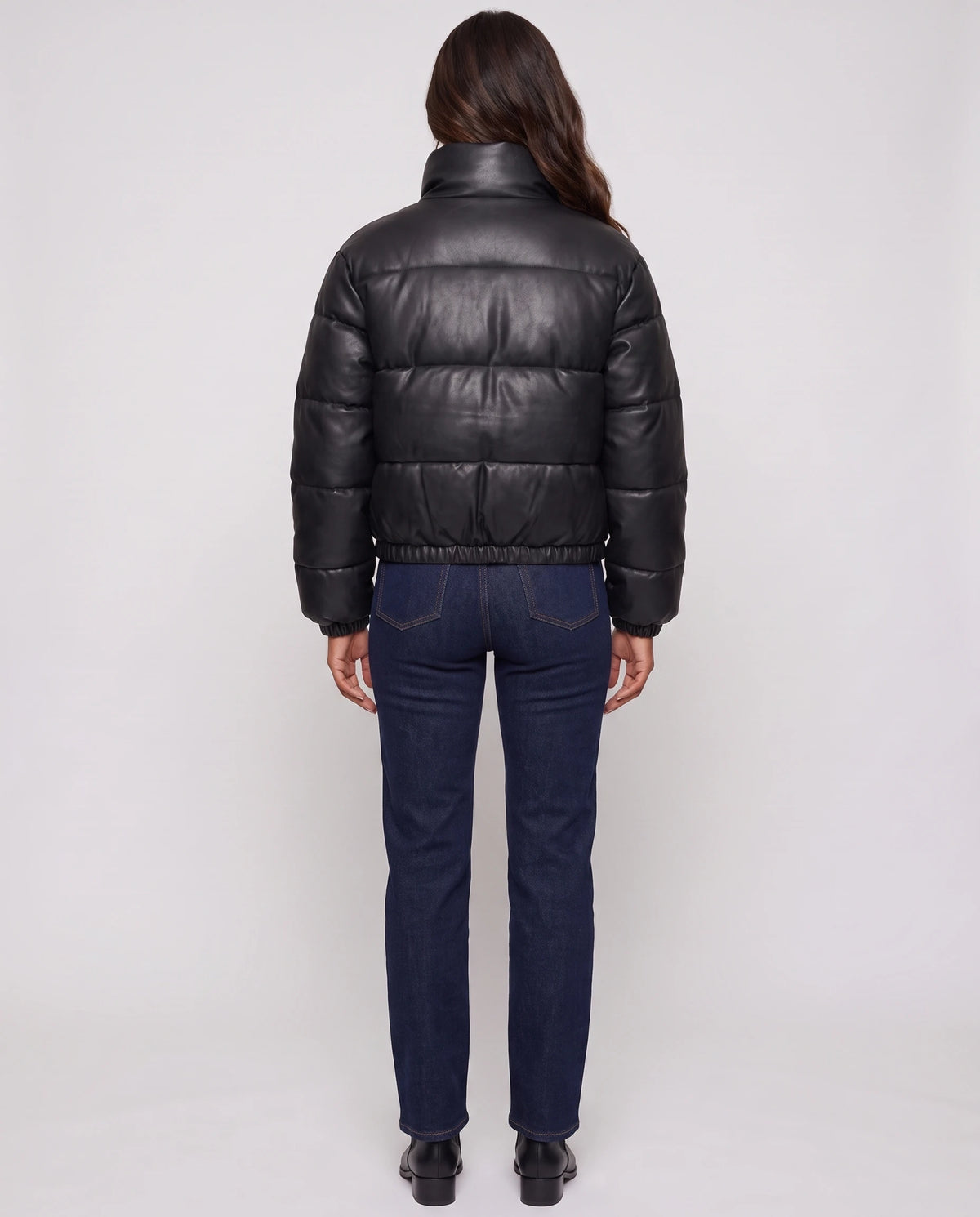 Kurze Steppjacke aus beschichtetem Stoff Alaïs in Schwarz, Rückansicht