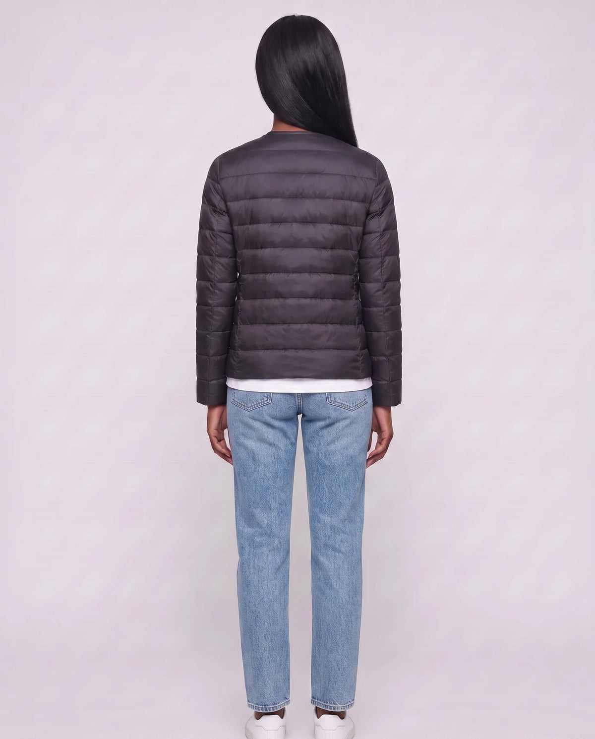 Leichte dünne Steppjacke mit Rundhals Sophie in Schwarz, Rückansicht