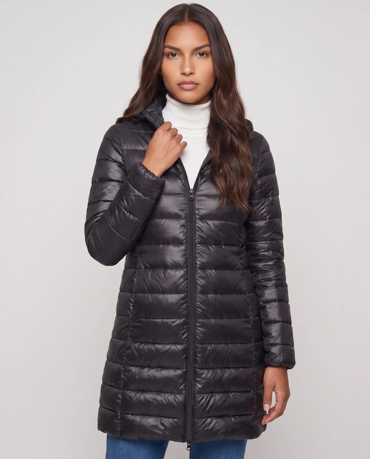 Leichte Steppjacke Nélie in Schwarz, Nahaufnahme von vorn