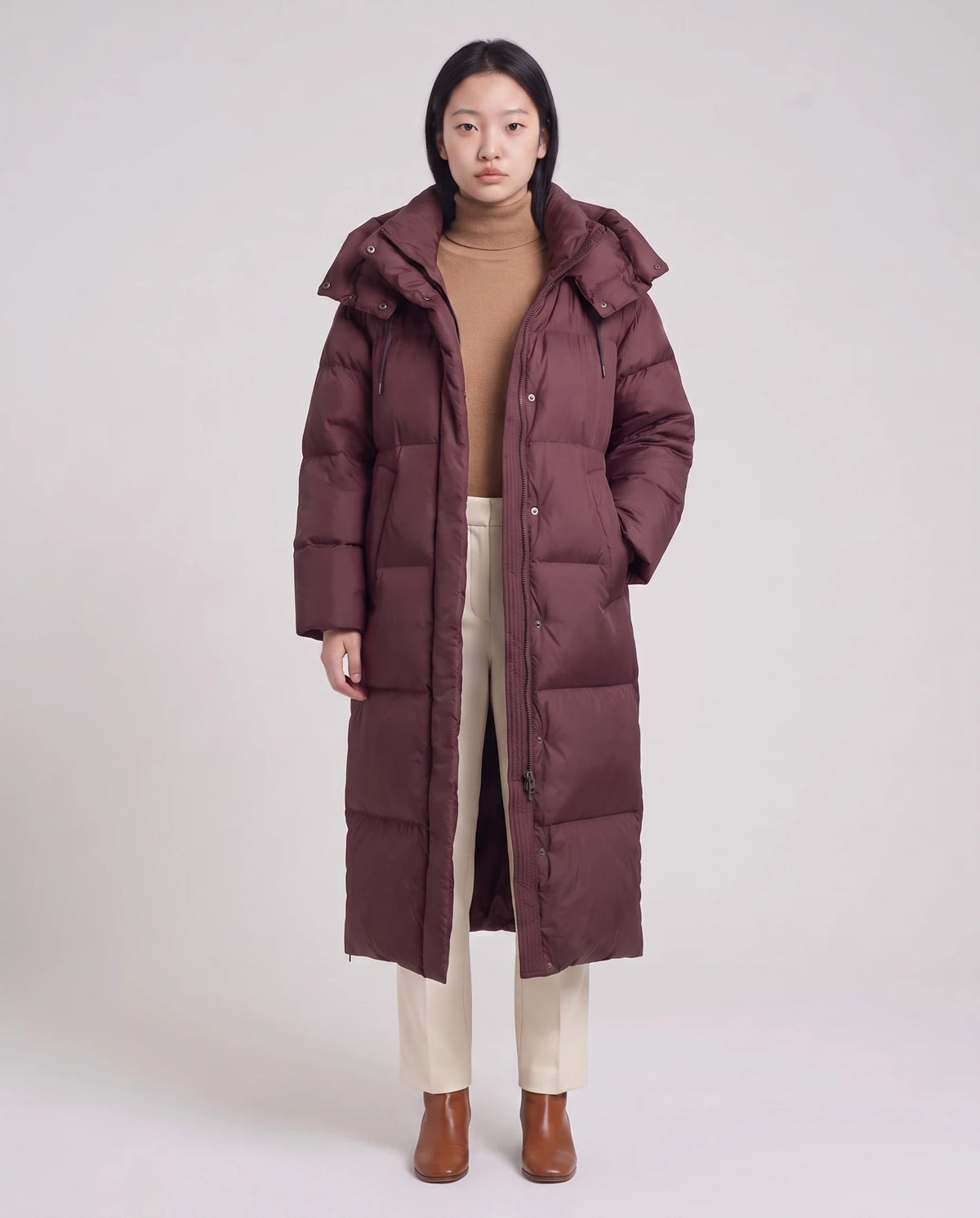 Doudoune maxi oversize à capuche et pressions Marine en Bordeaux, vue de face en pied, patte à pressions fermée