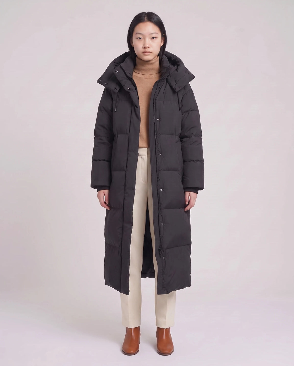 Doudoune maxi oversize à capuche et pressions Marine en Noir, vue de trois quarts, capuche relevée