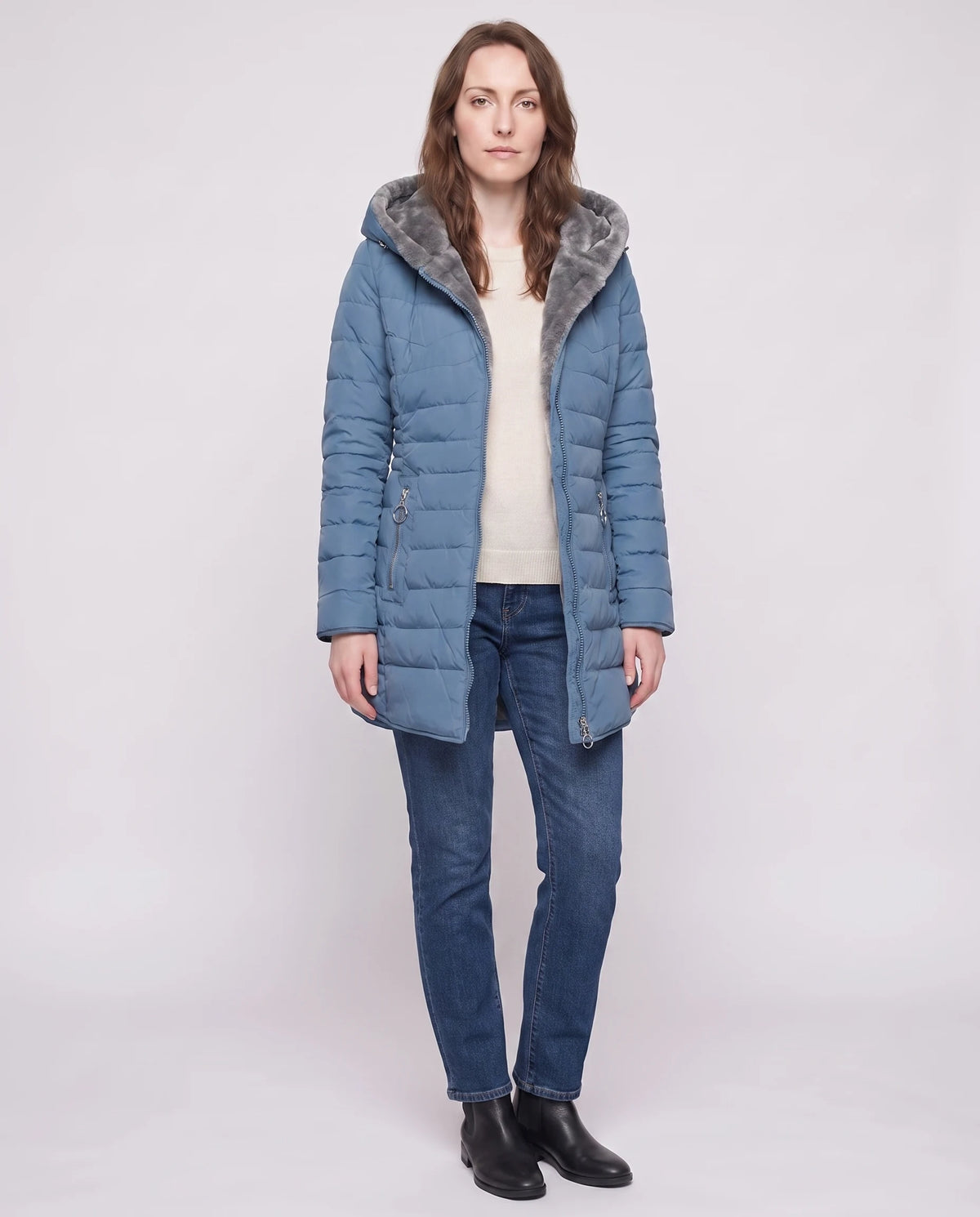 Doudoune mi-longue doublée polaire Aubine en Bleu Denim, vue de trois quarts