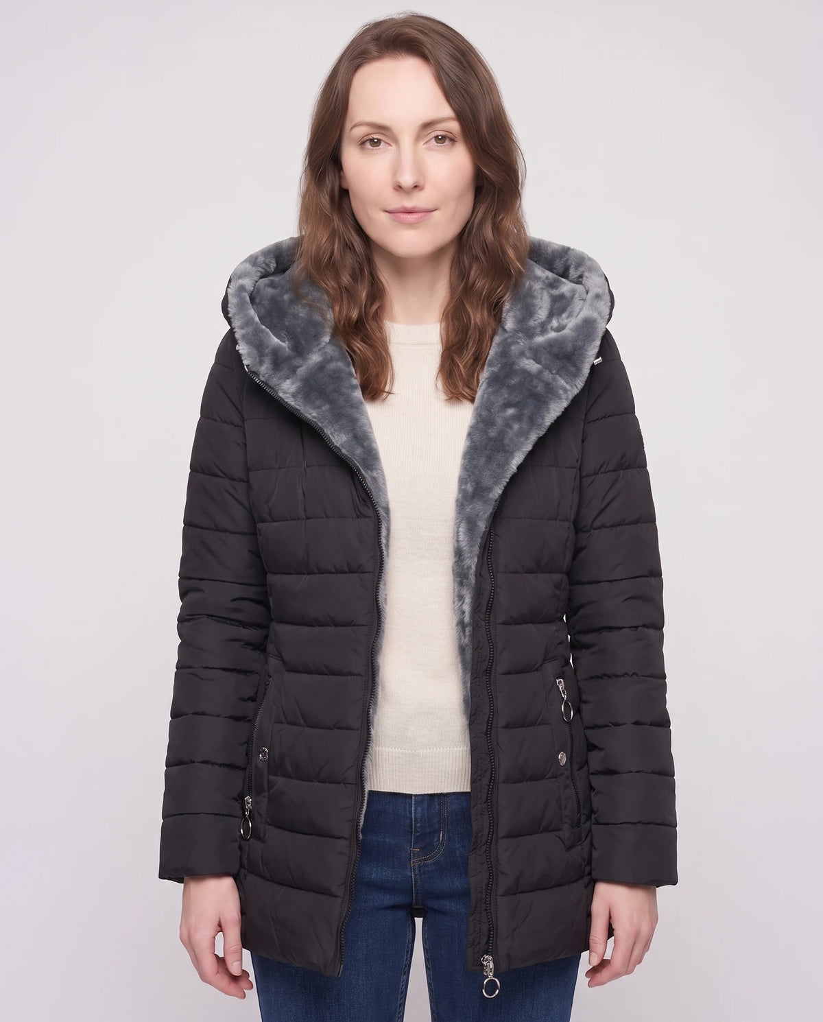 Doudoune mi-longue doublée polaire Aubine en Noir, plan rapproché de face