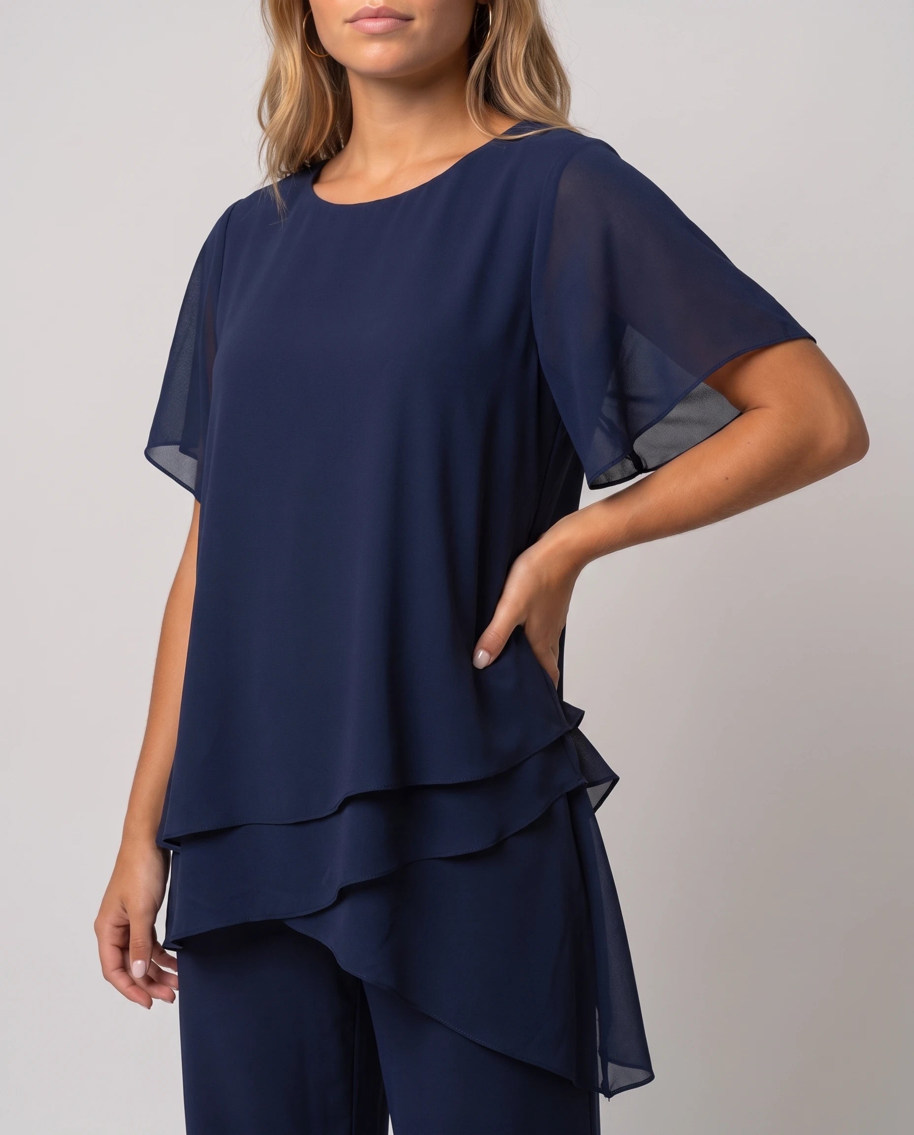 Ensemble top asymétrique et pantalon large Armelle — Bleu Marine — détail ourlet asymétrique
