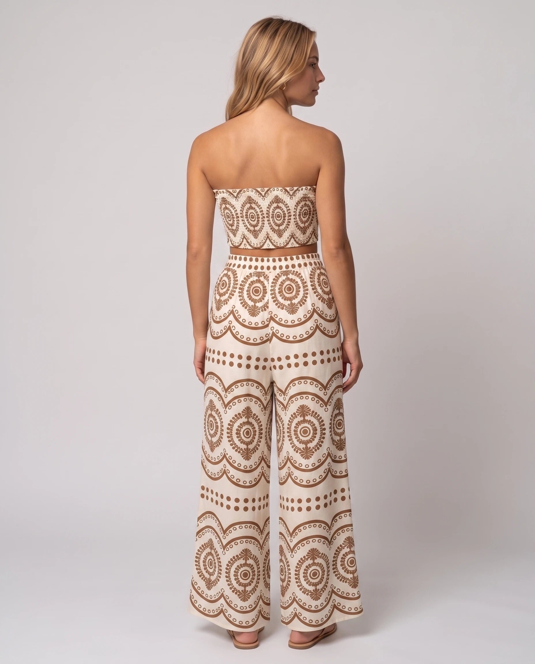 Ensemble bandeau et pantalon large imprimé Cléophée camel, vue de dos, dos smocké