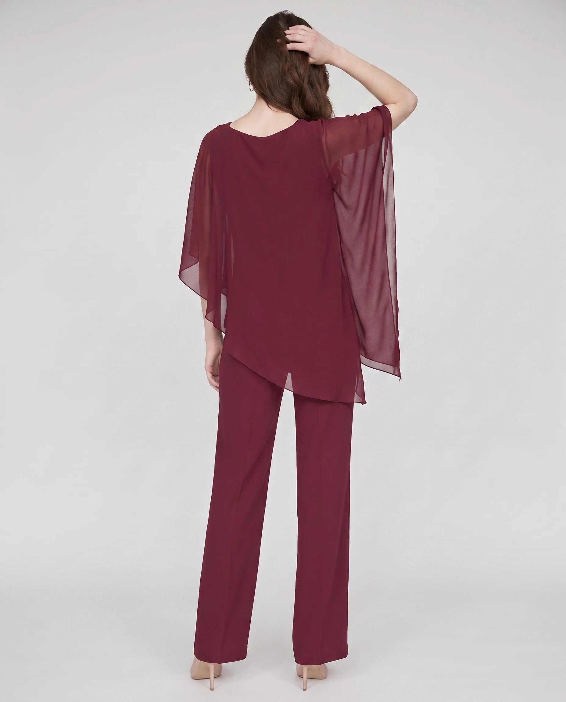 Ensemble top chiffon asymétrique et pantalon Solange — Bordeaux — vue dos studio