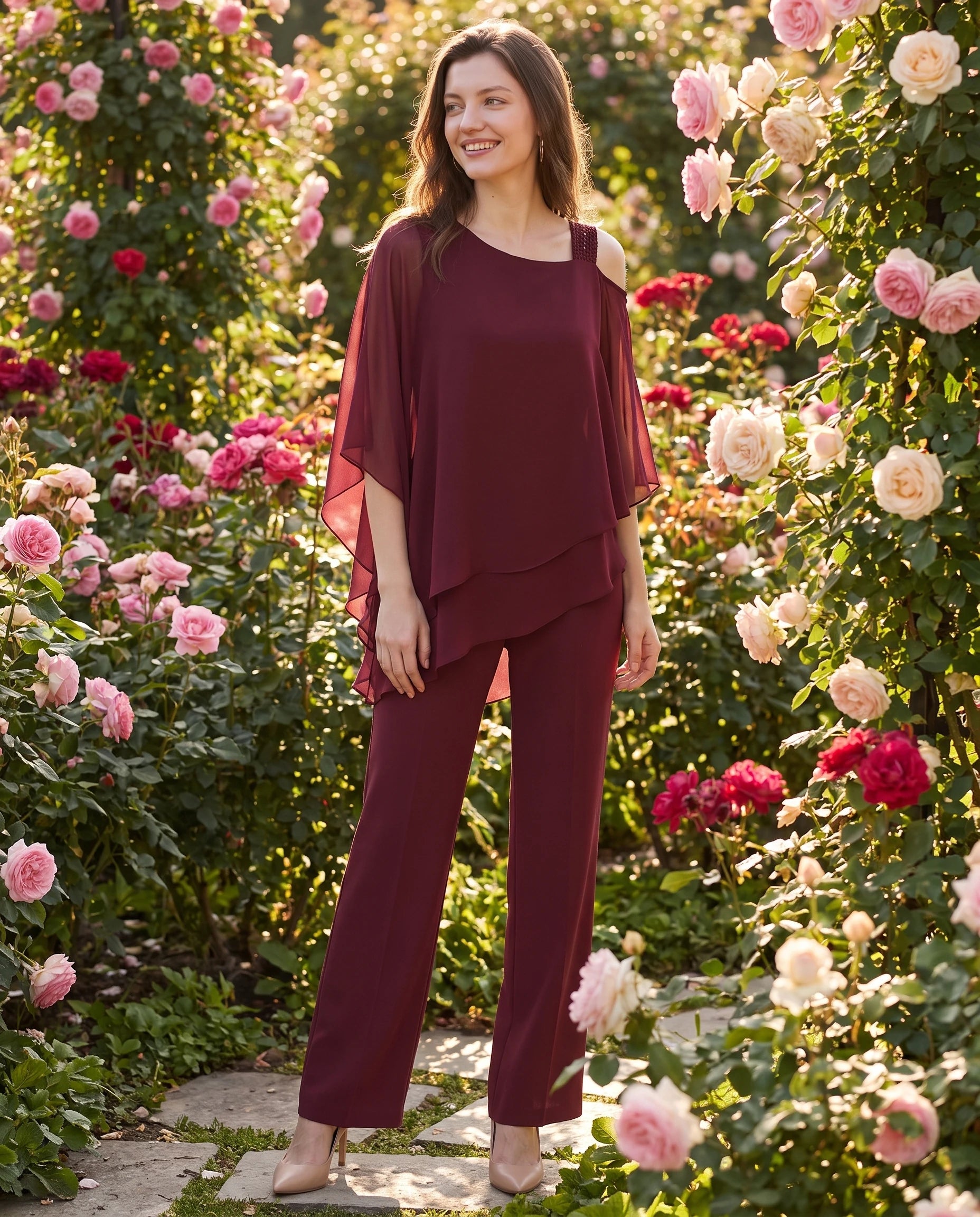 Ensemble top chiffon asymétrique et pantalon Solange — Bordeaux — portée, lifestyle