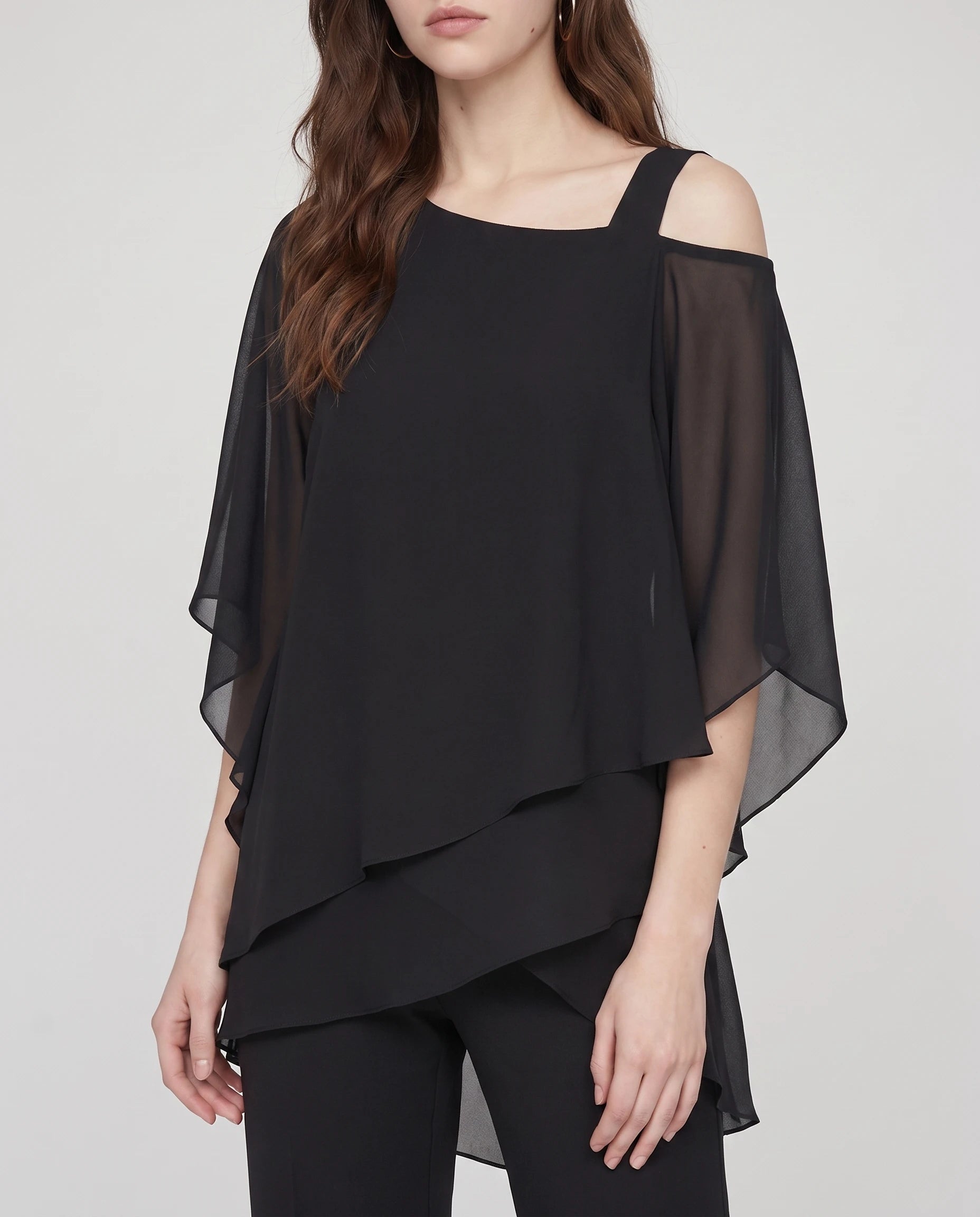 Ensemble top chiffon asymétrique et pantalon Solange — Noir — détail superposition chiffon