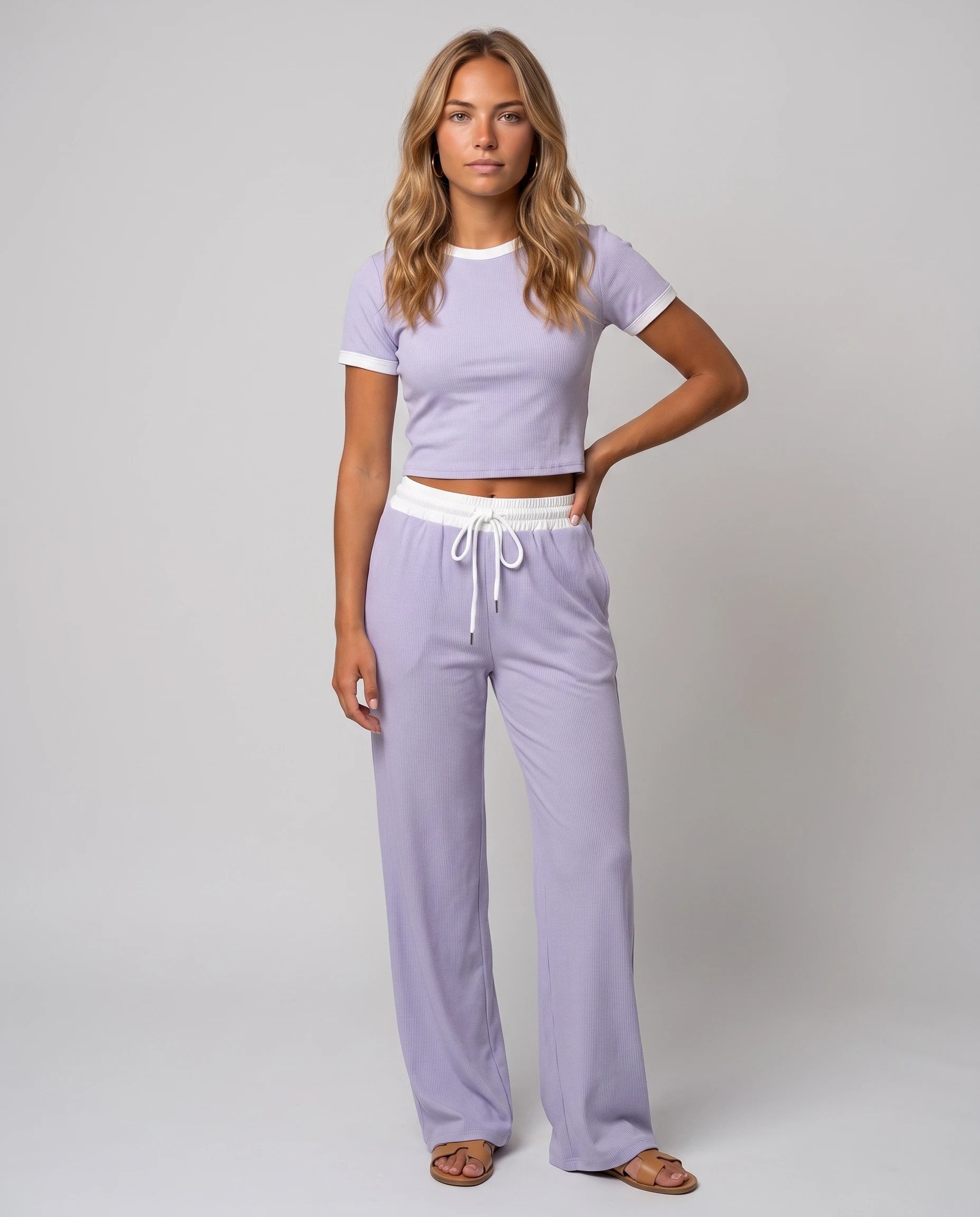 Ensemble crop top et pantalon côtelé Ludivine — Lavande — vue face studio